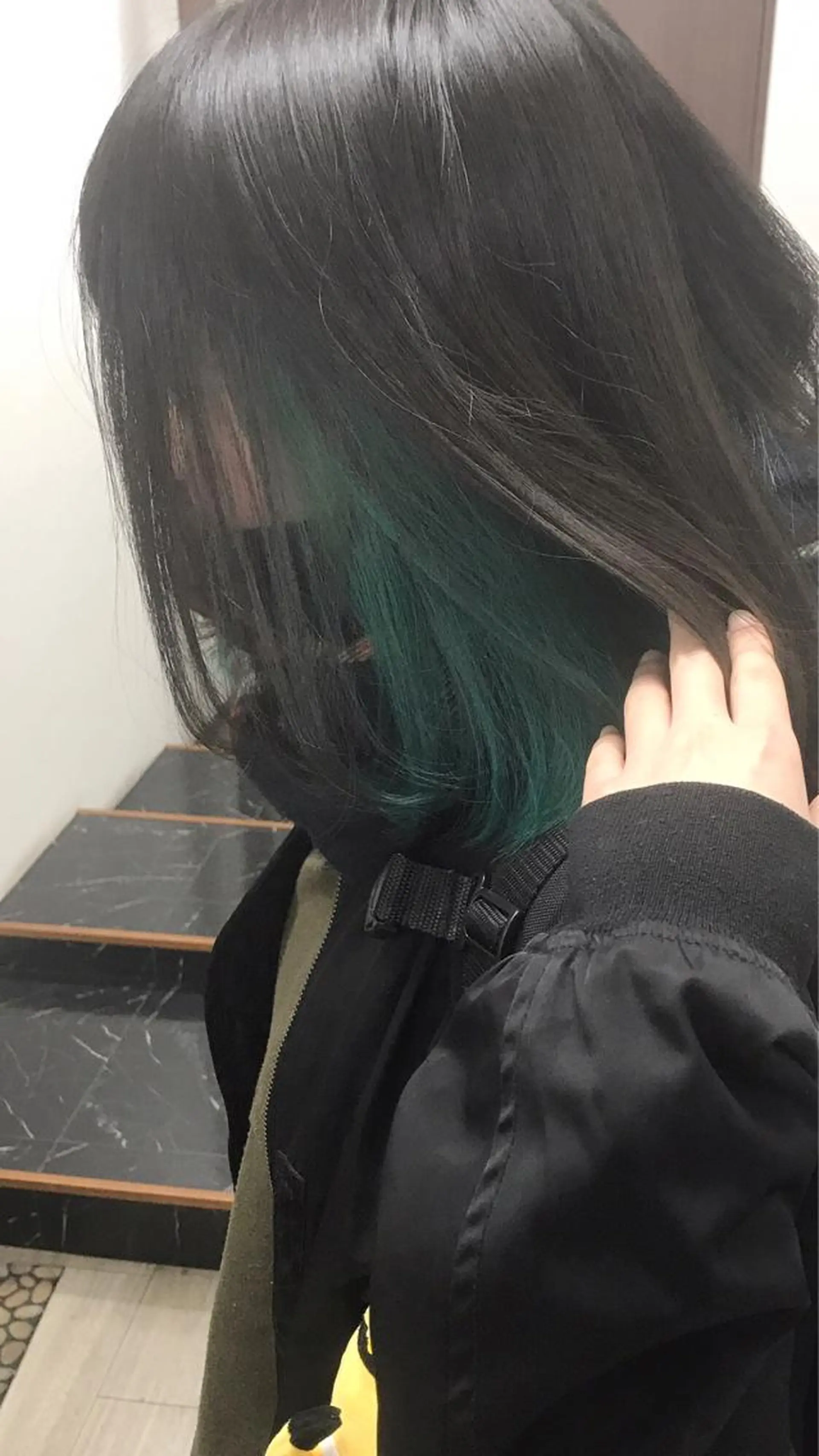 ショート カラー インナーカラー ヤナ マネージャーのヘアスタイル