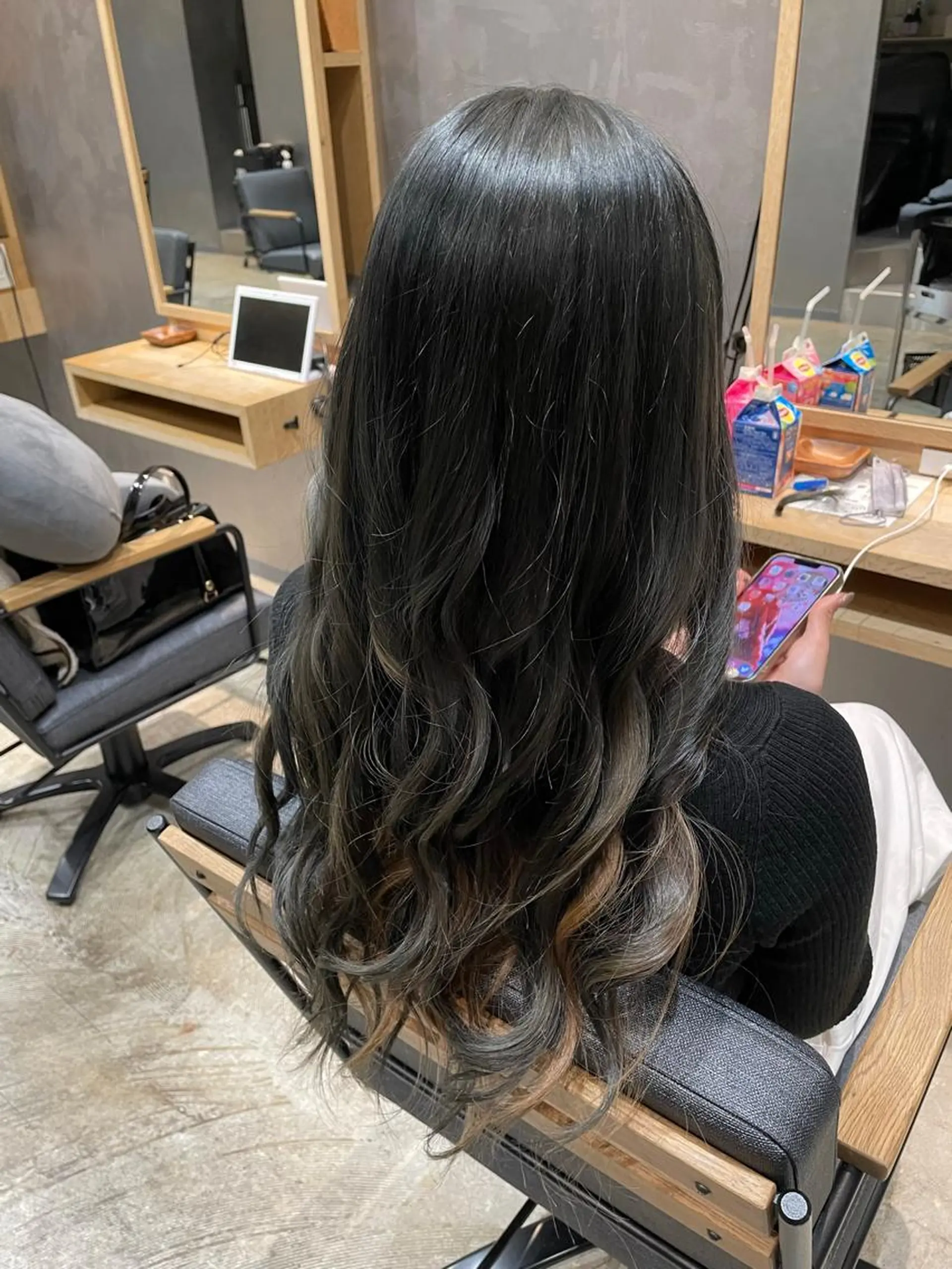 ロング カラー グレージュ オリーブグレージュ オリーブグレー inity　杉本 美羽のヘアスタイル