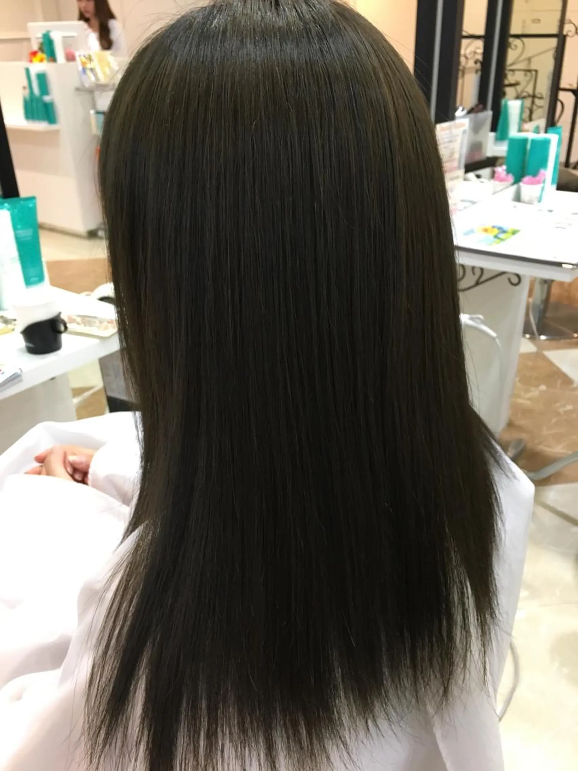 セミロング カット 縮毛矯正 トリートメント 髪質改善 阪口 雄佑のヘアスタイル