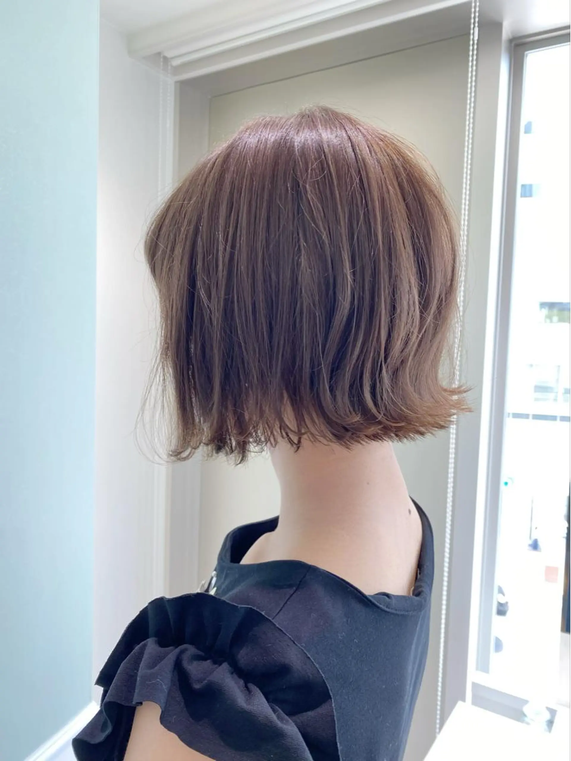 ショート カラー 切りっぱなしボブ ベージュカラー オリーブベージュ ボブ ボブ・レイヤーカット 吉敷航一のヘアスタイル