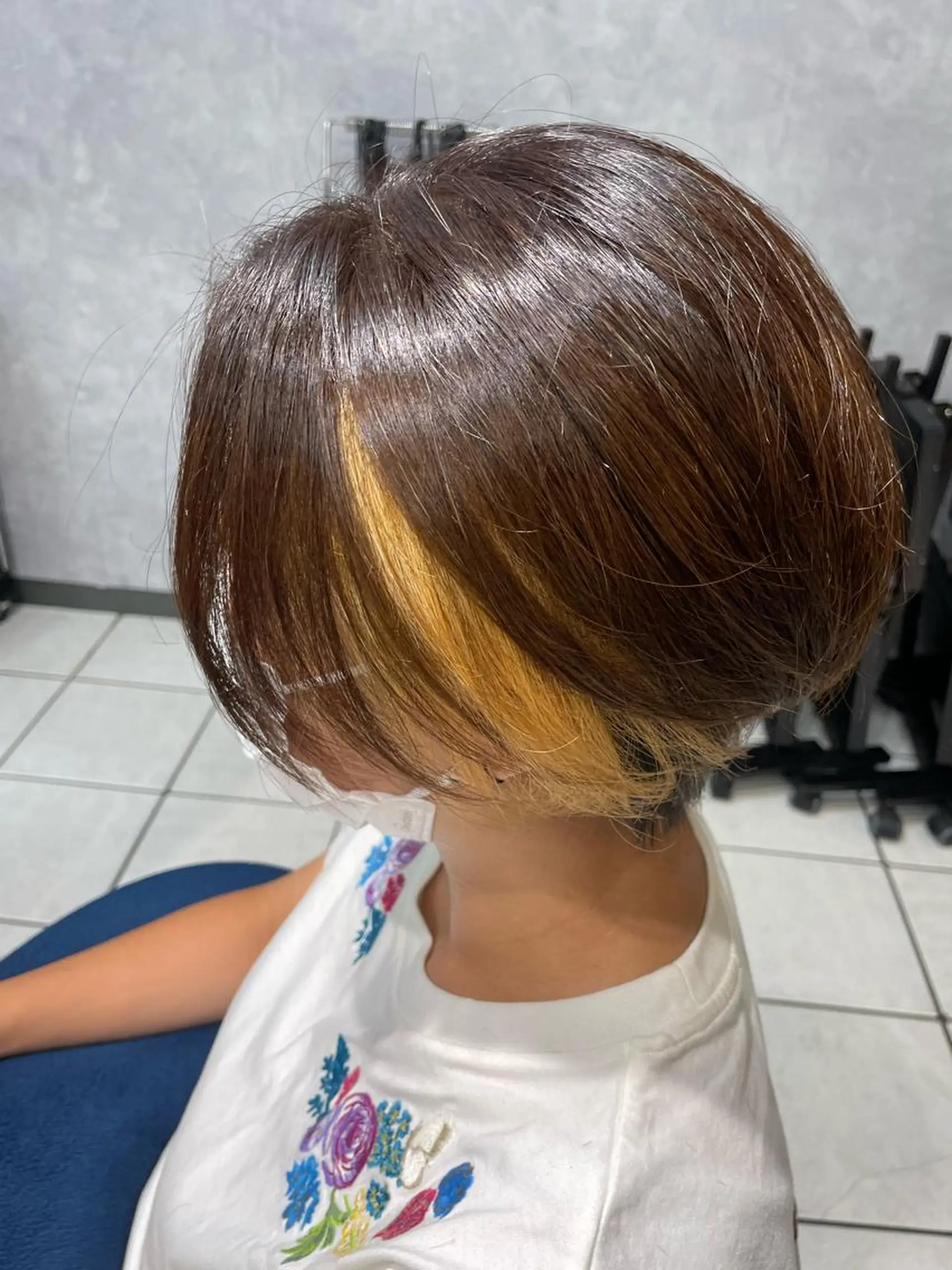 ショート カラー ブリーチ 抜きっぱなしブロンド アートディレクター 尾内 友美のヘアスタイル