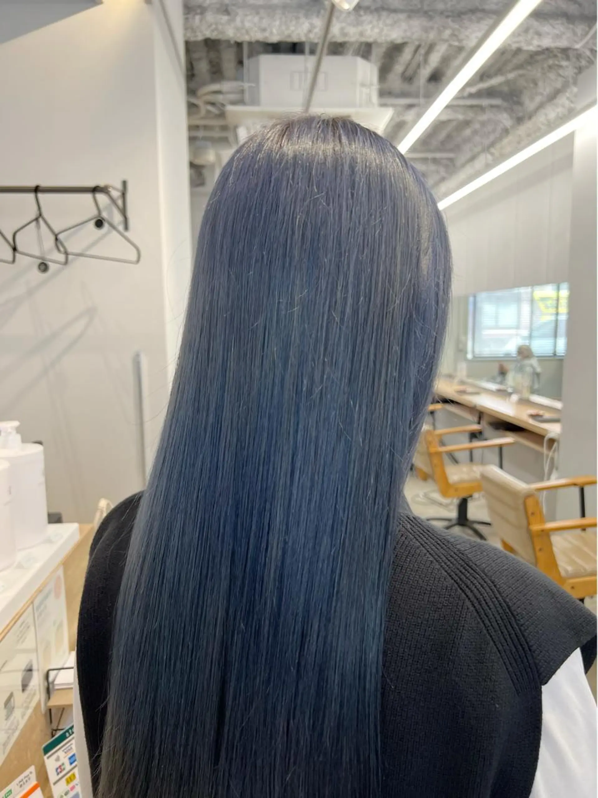 セミロング カラー ブリーチ ブルーカラー 代表　YUKI ☆のヘアスタイル