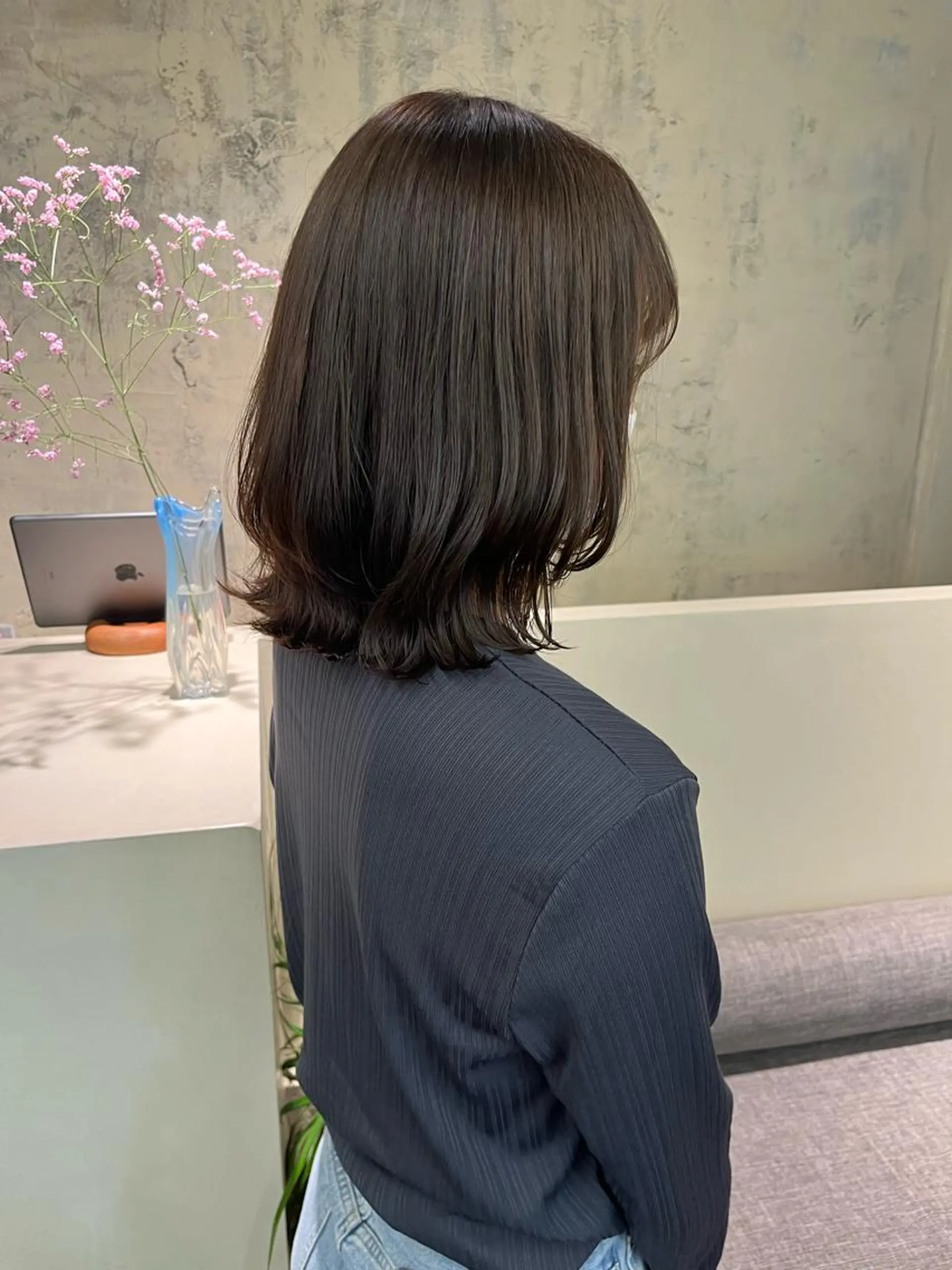 ミディアム カラー ヘアアレンジ 透明感カラー オリーブグレー 西山 紗耶香🪽 透明感カラー/ボブのヘアスタイル