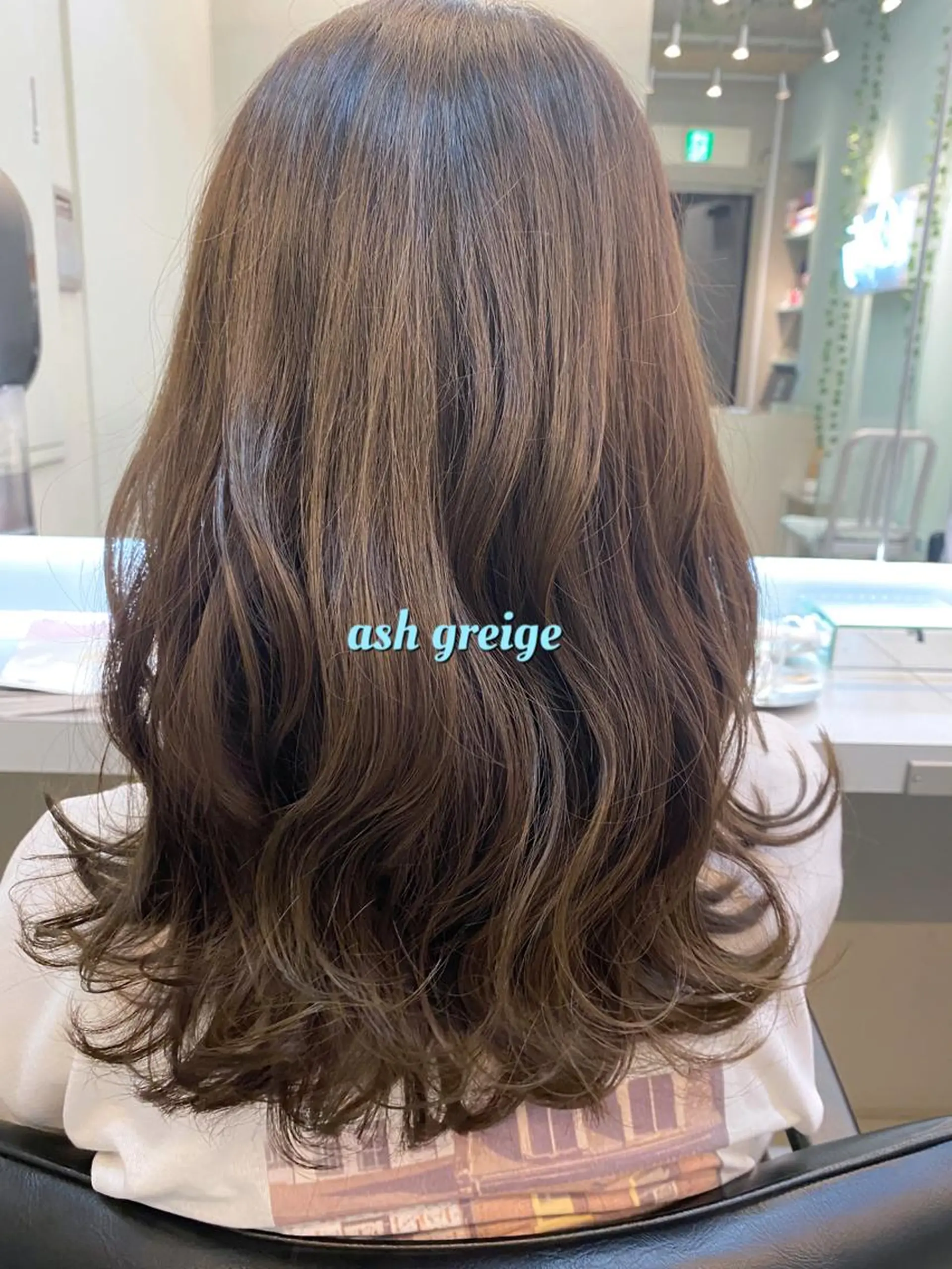 セミロング カット ヘアカラー トリートメント 岡野 静華のヘアスタイル