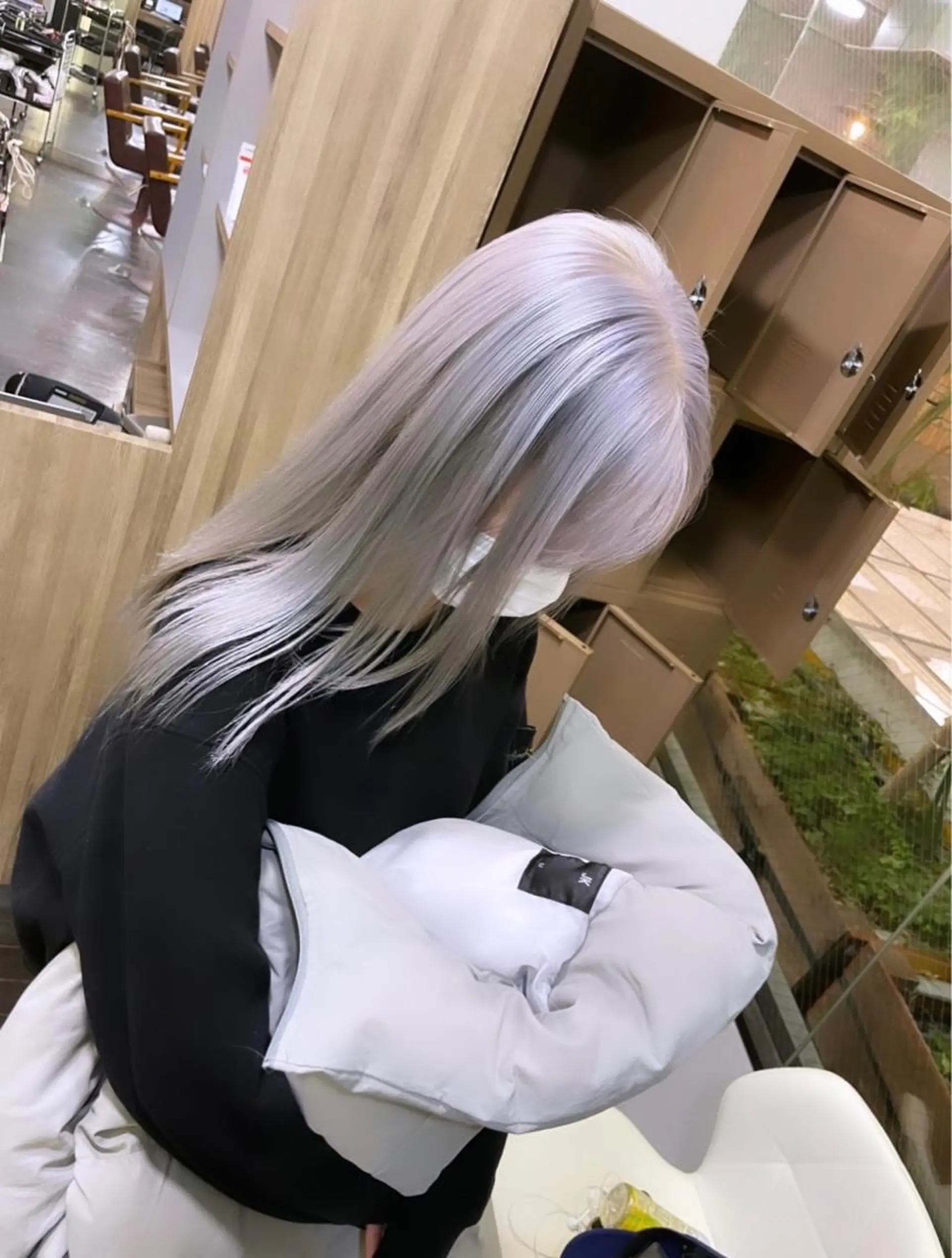 セミロング 有人/バレイヤージュ /シャドールーツのヘアスタイル