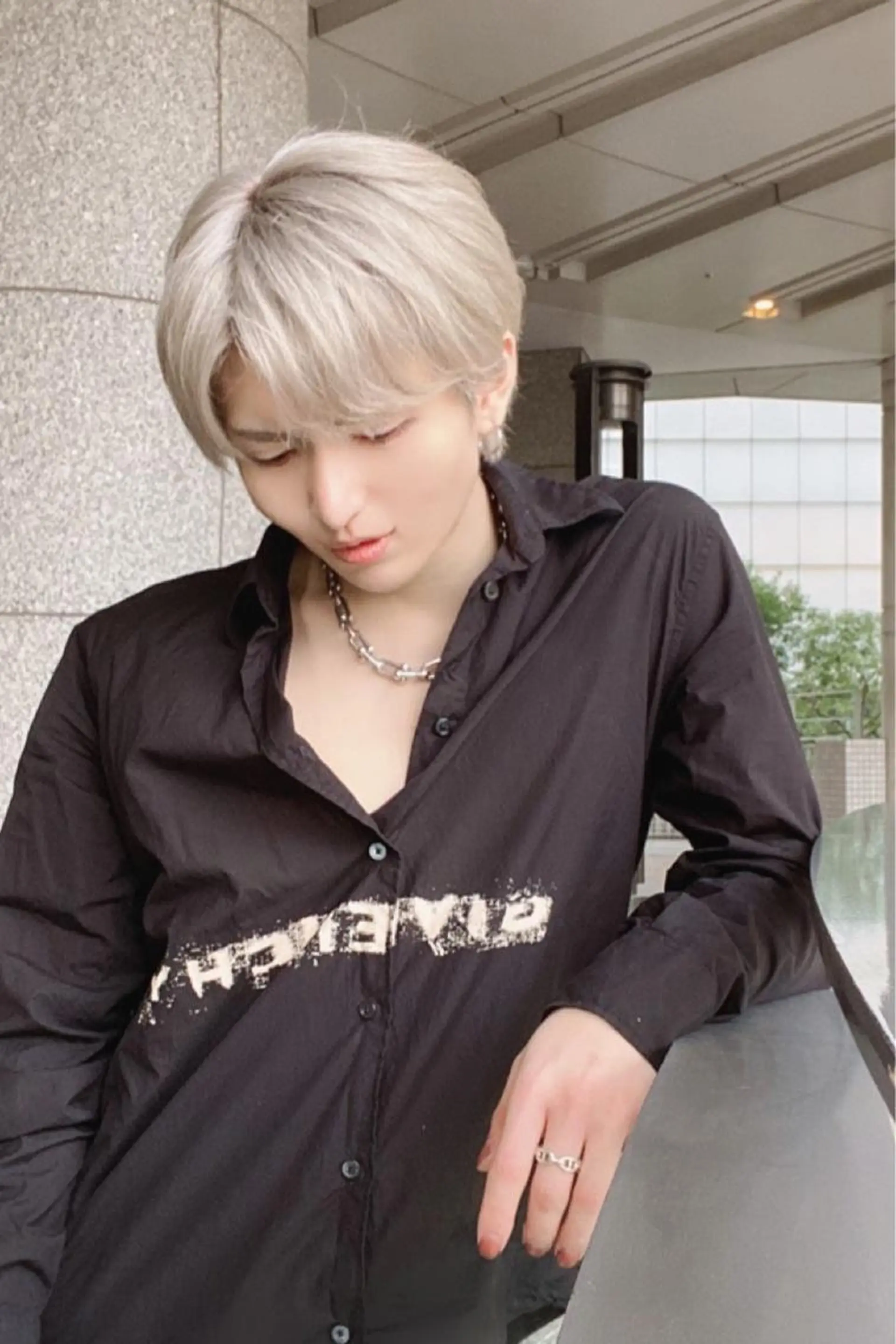 ショート カラー メンズ メンズブリーチ アッシュ ブリーチ シルバー シルバーアッシュ メッシュカラー 艶髪/西尾 幸樹のヘアスタイル