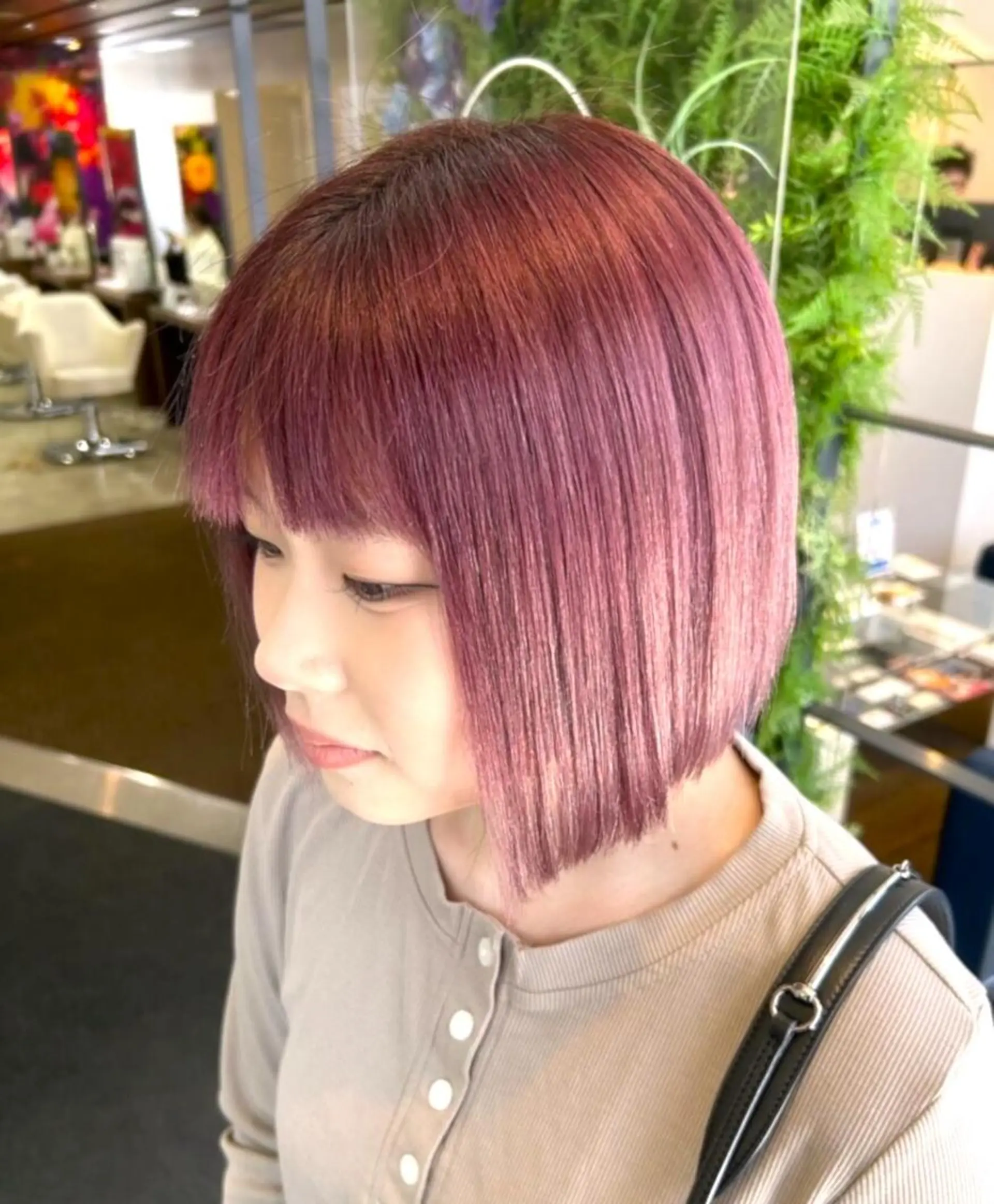 ミディアム パープルカラー 高田 羊真のヘアスタイル