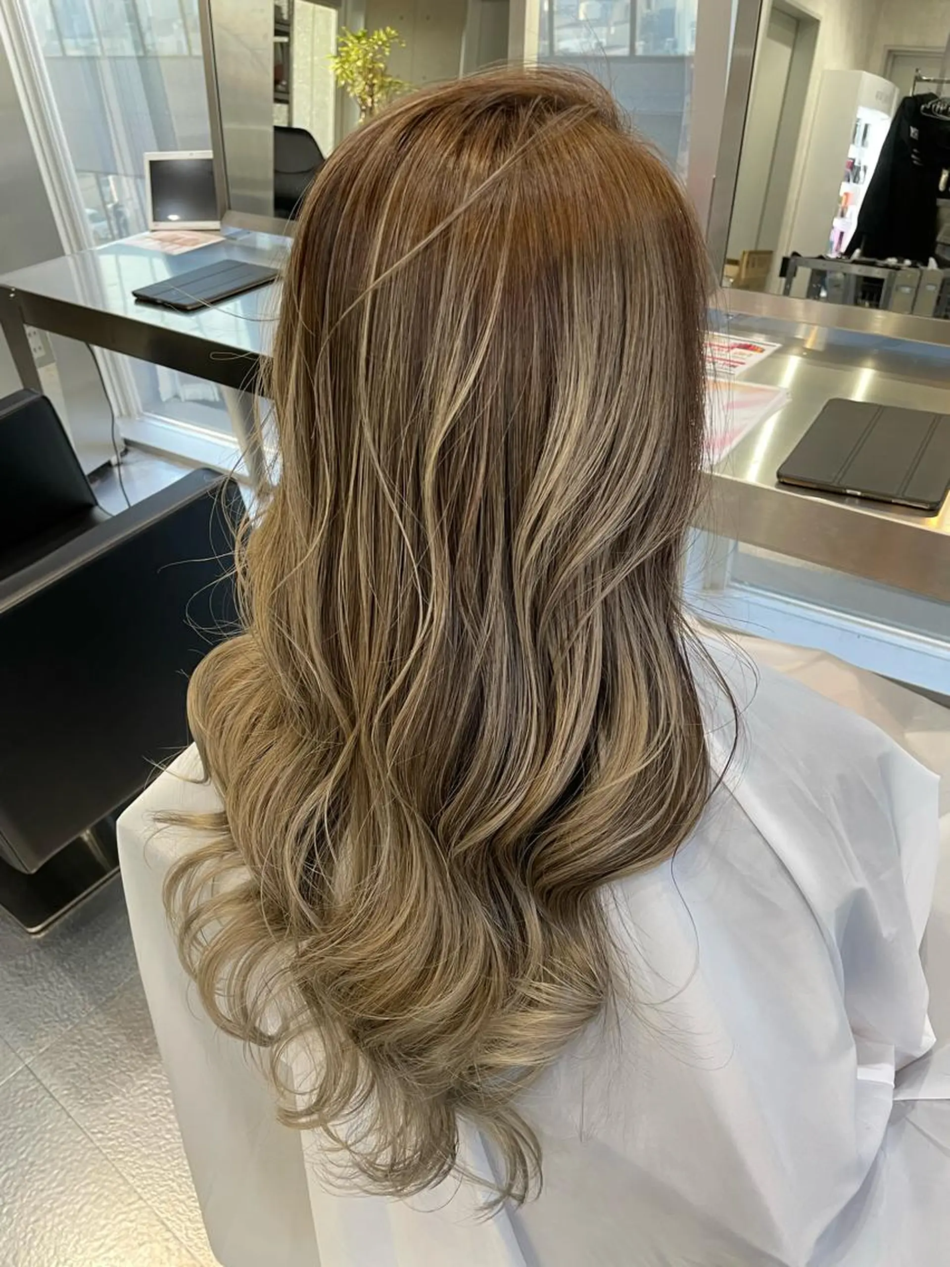 ロング レイヤーカット ヘアカラー トリートメント ヘアセット CARAT堺東 Aujua認定サロンのヘアスタイル