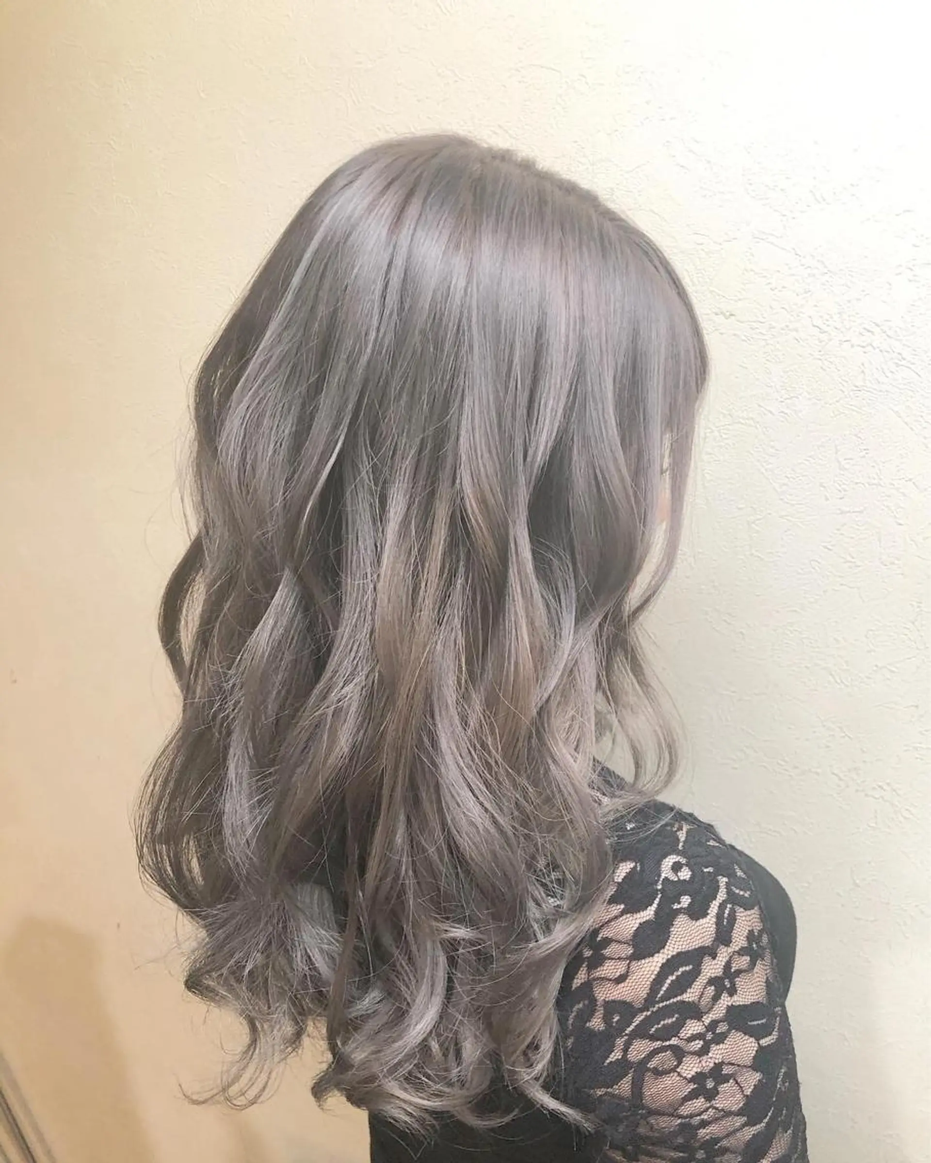 セミロング カラー ブリーチ ケアブリーチ 透明感カラー 工藤 綾華のヘアスタイル