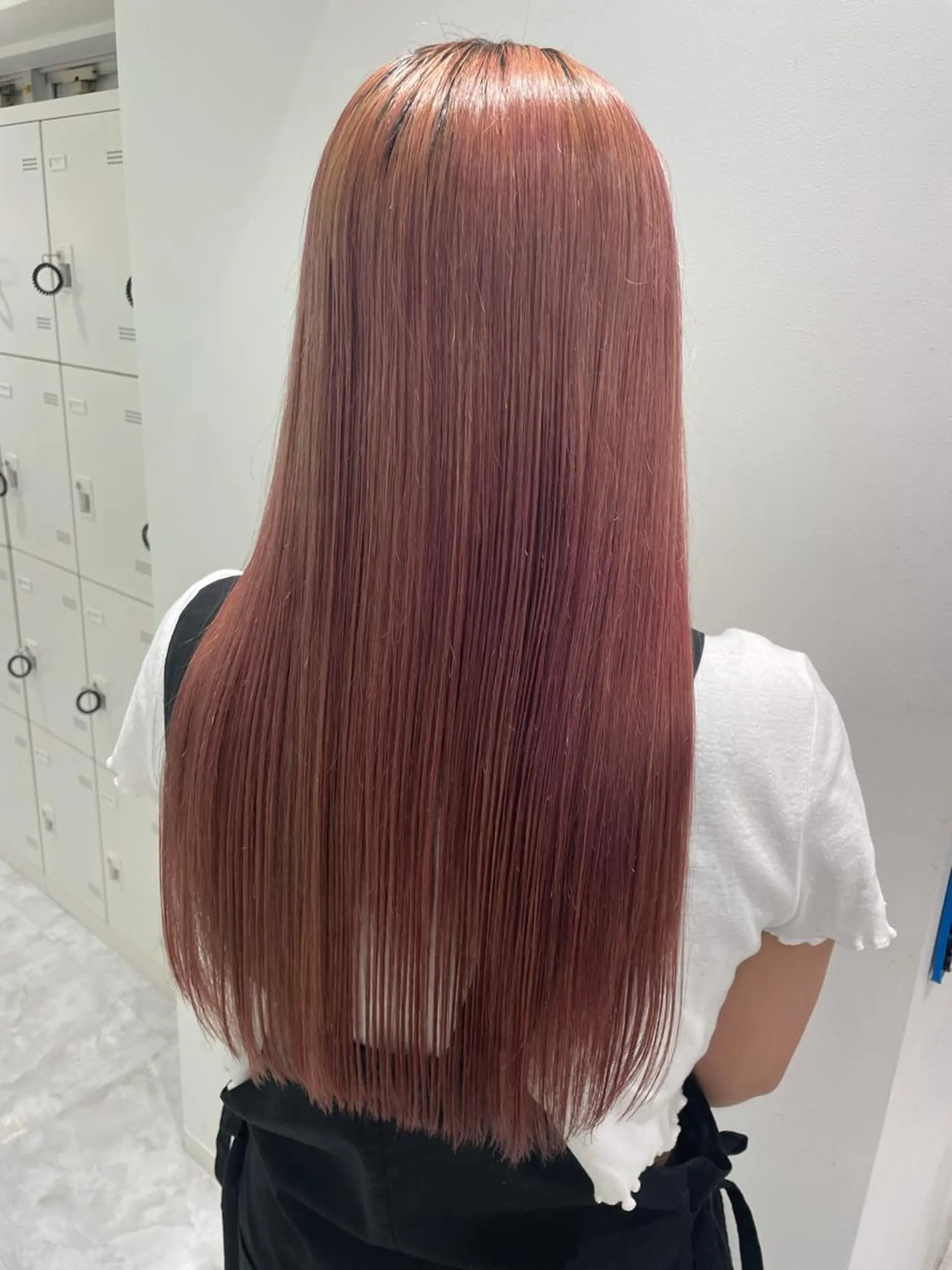 セミロング カラー Ella所属・nana【艶髪】/ レイヤー/縮毛矯正のヘアスタイル