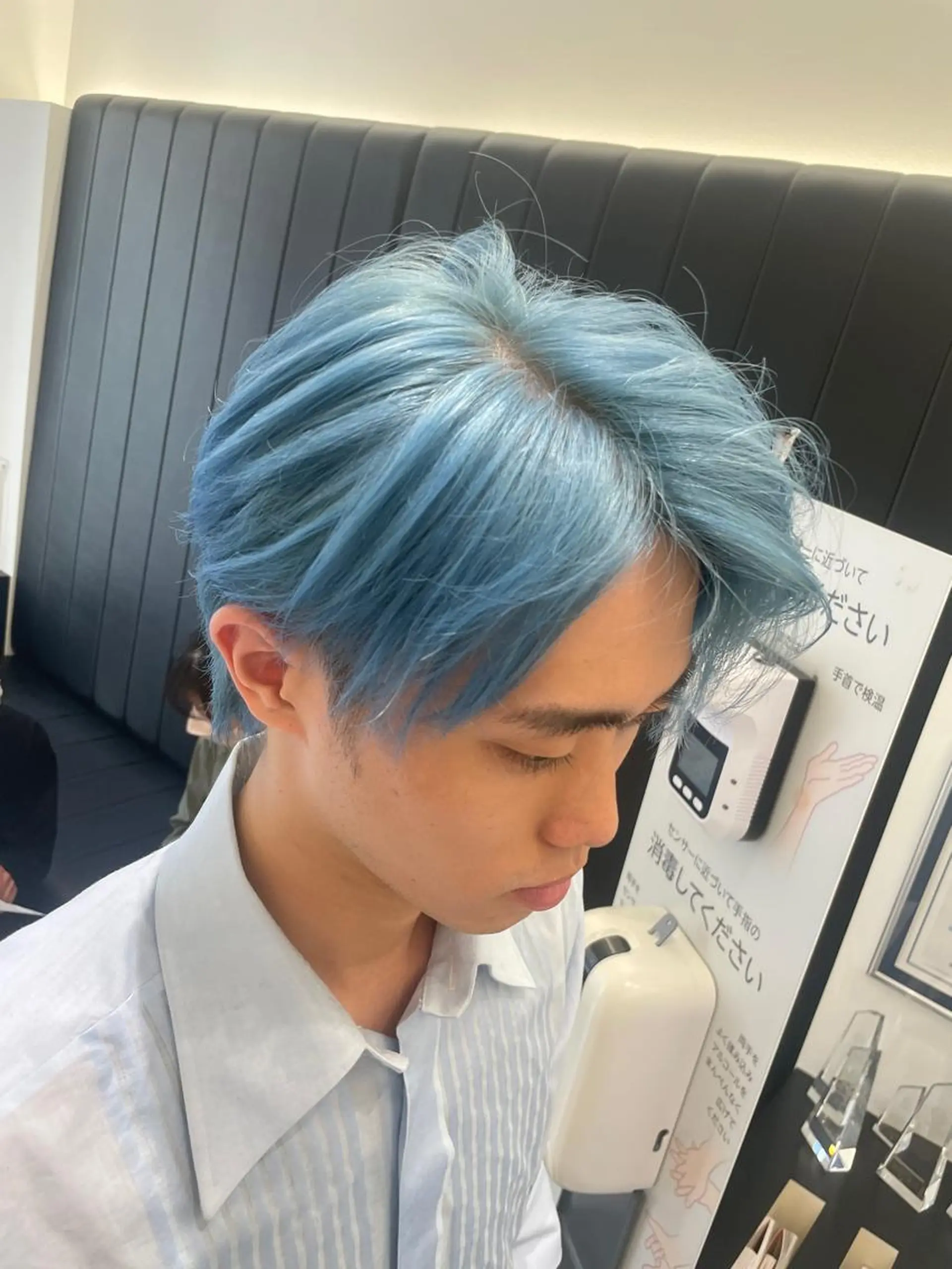 ショート カラー メンズ メンズブリーチ ブリーチ ブルーカラー 海外レイヤー/赤み 消しカラー/上原聖奈のヘアスタイル