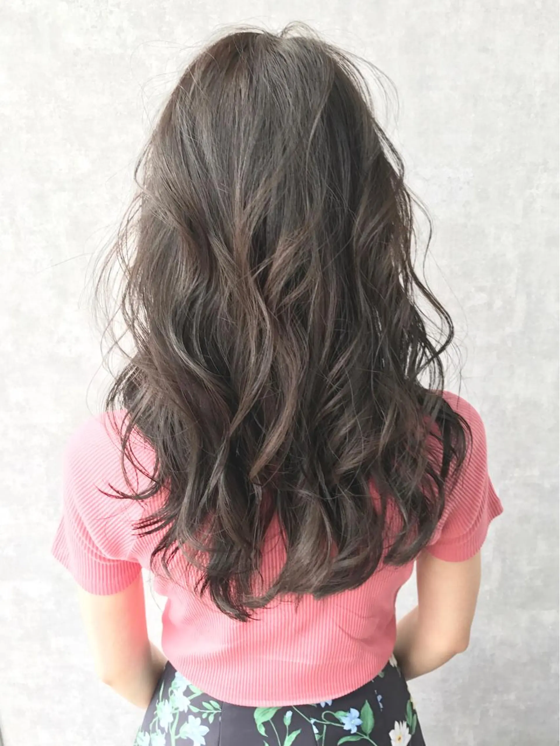 セミロング カラー ベージュカラー ラベンダーカラー ラベンダーベージュ TOMOYAレイヤー ブリーチ縮毛矯正のヘアスタイル