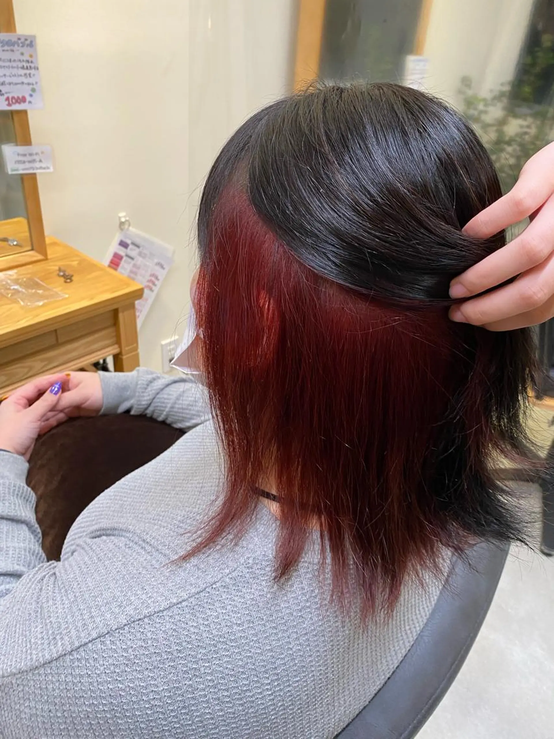 カラー 勝海 絢音のヘアスタイル