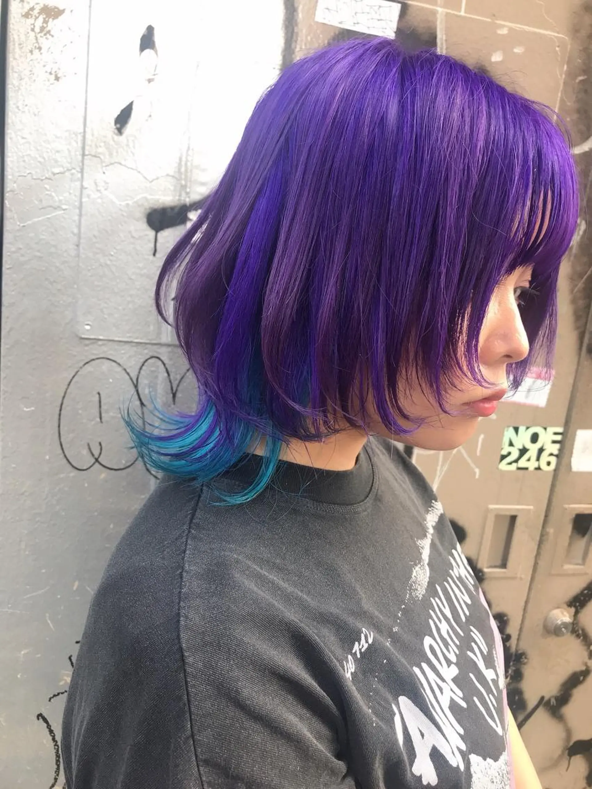 ミディアム カラー デザインカラー ウルフカット ホワイト&レイヤーカ ットエクステ長畠俊輔のヘアスタイル