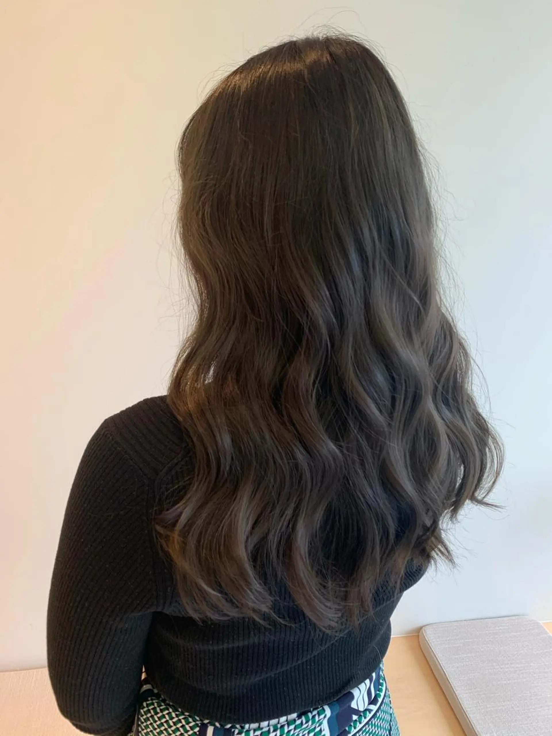 カラー グレージュ オリーブグレージュ オリーブグレー 村松 萌のヘアスタイル