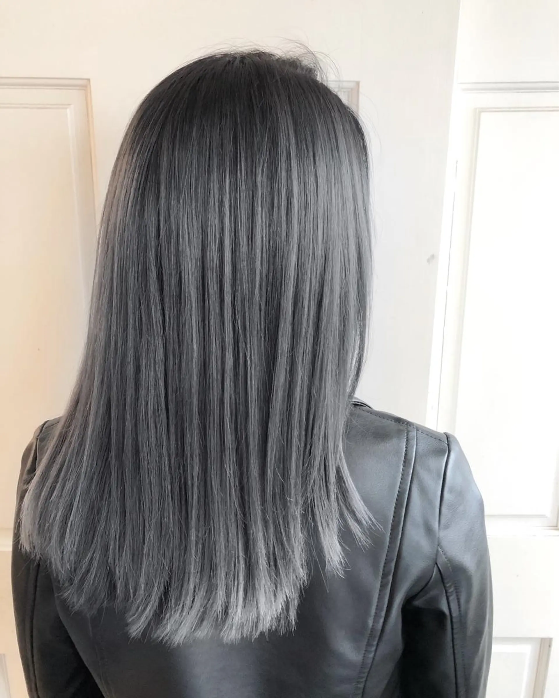 セミロング カラー バレイヤージュ レイヤーカット 艶ハイトーンブリーチ 🌈小林侑雅のヘアスタイル