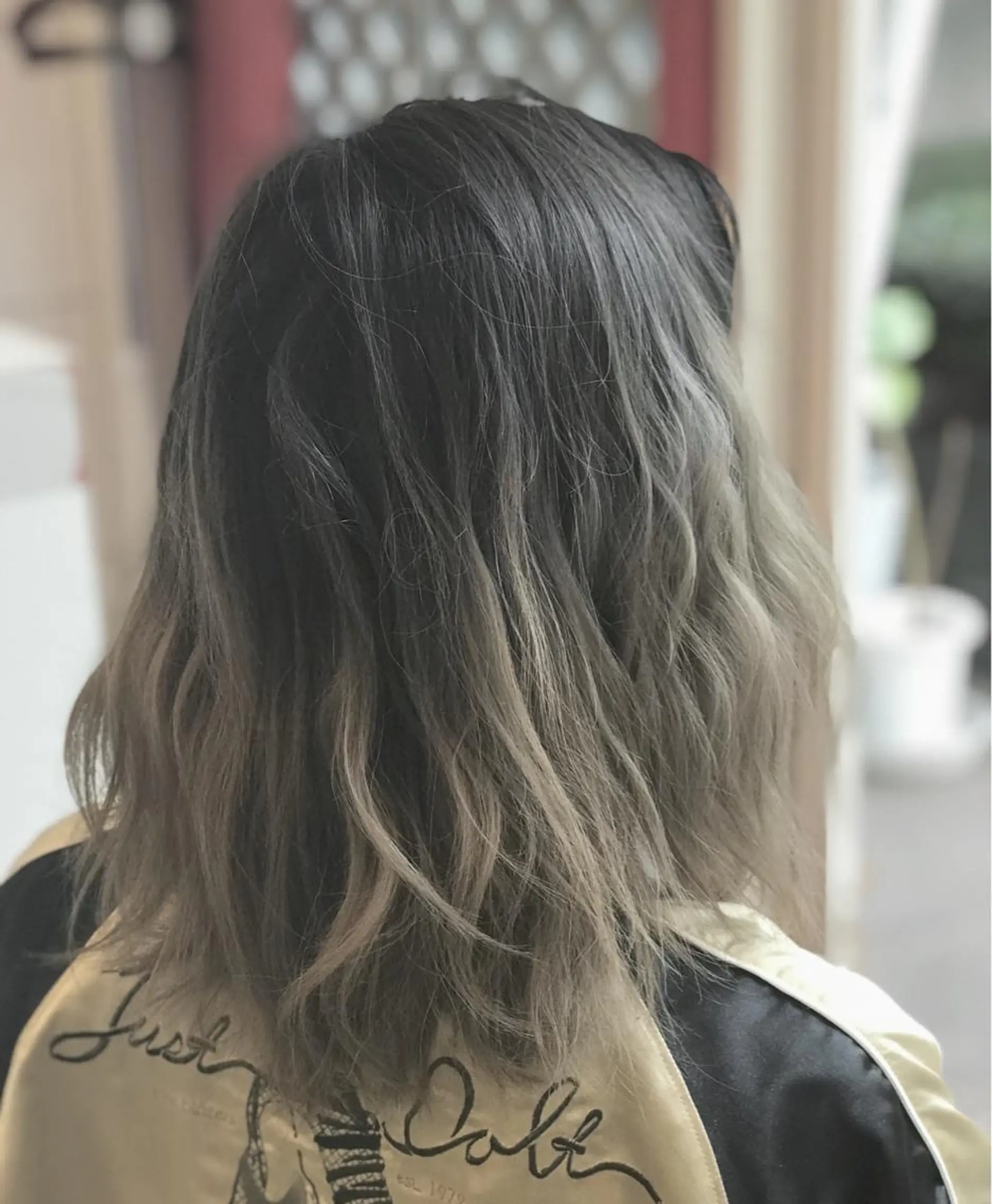 セミロング カラー オーストヘアー ミコ所属・岩谷/ブリーチ 🫧透明感カラーのヘアスタイル