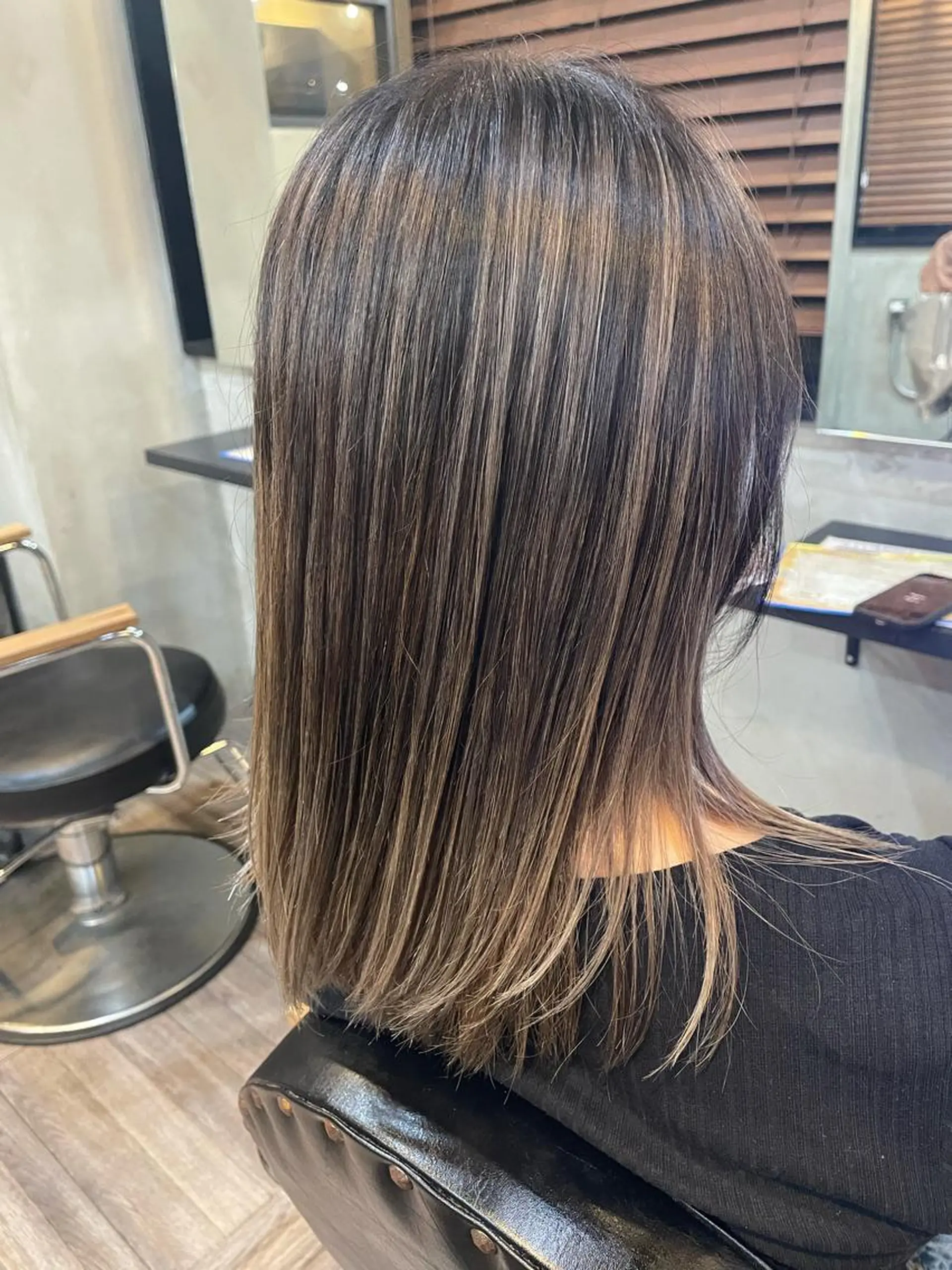 ミディアム カラー バレイヤージュ レイヤーカット La fith 店長 城谷颯人のヘアスタイル