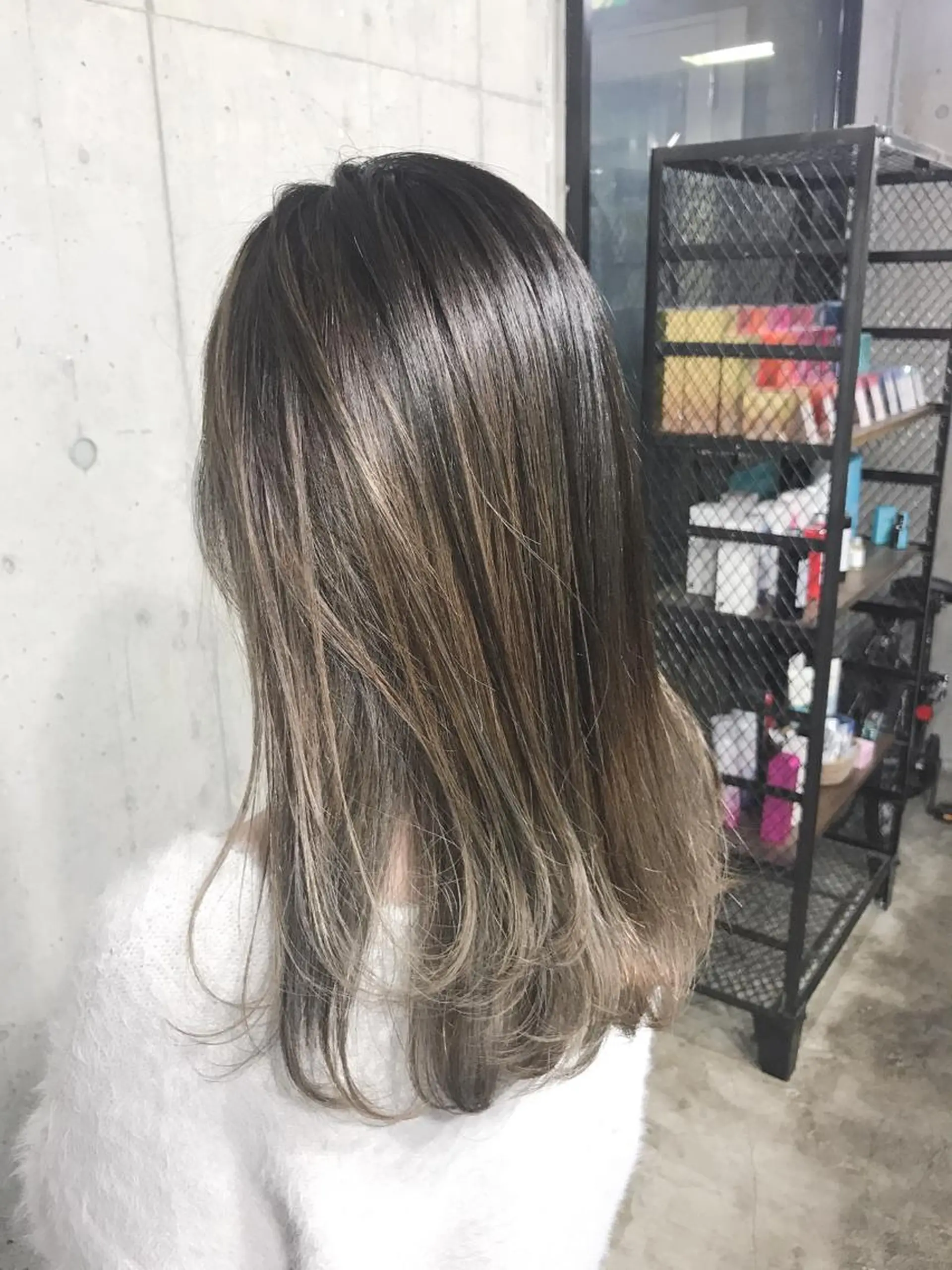 セミロング カラー パーマ ヘアアレンジ メンズ キッズ ネイル マツエク・マツパ メンズバレイヤージュ バレイヤージュ レイヤーカット サロンドミルク 原宿のヘアスタイル