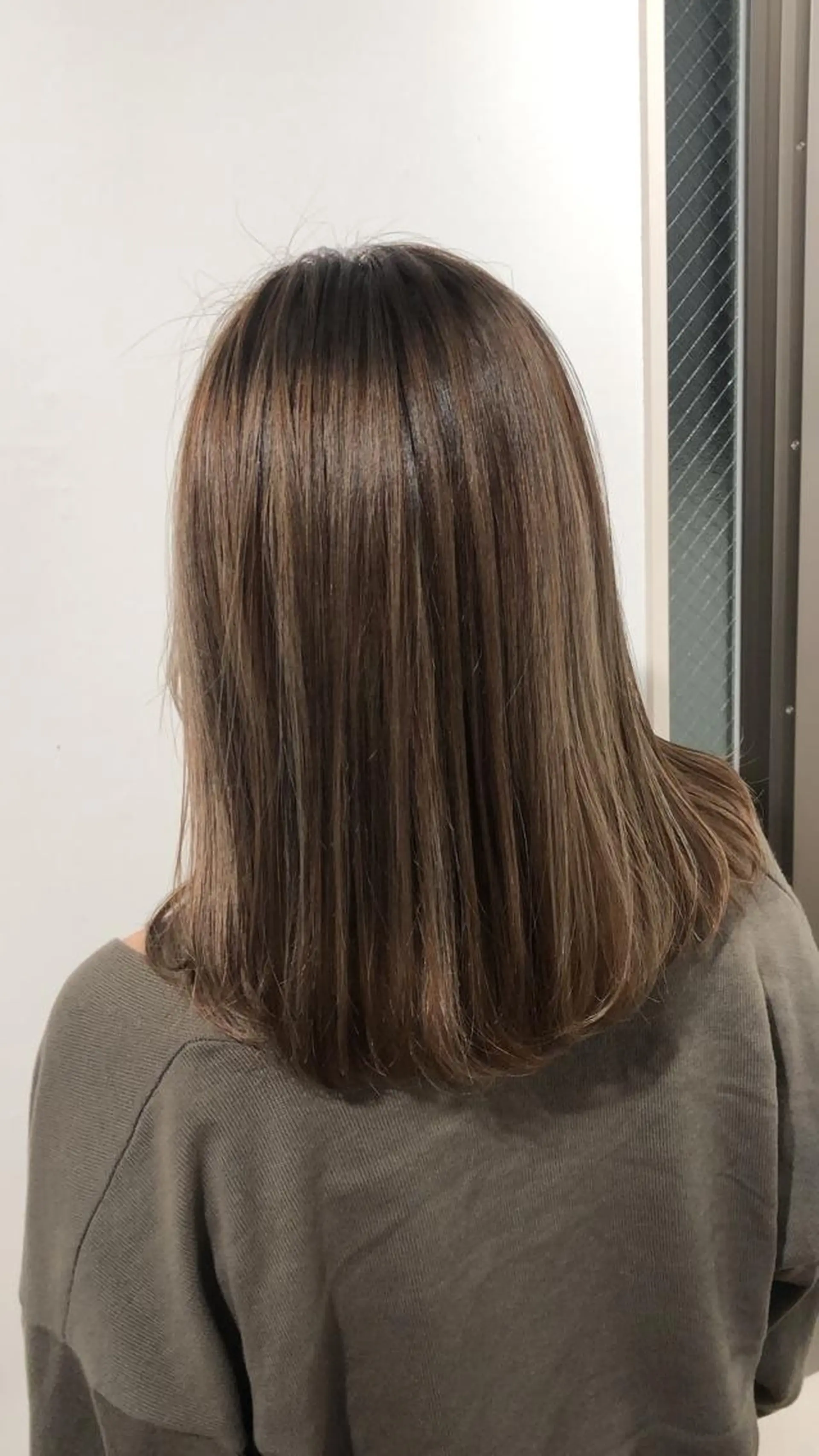 ミディアム カラー タカハシ ユウキのヘアスタイル