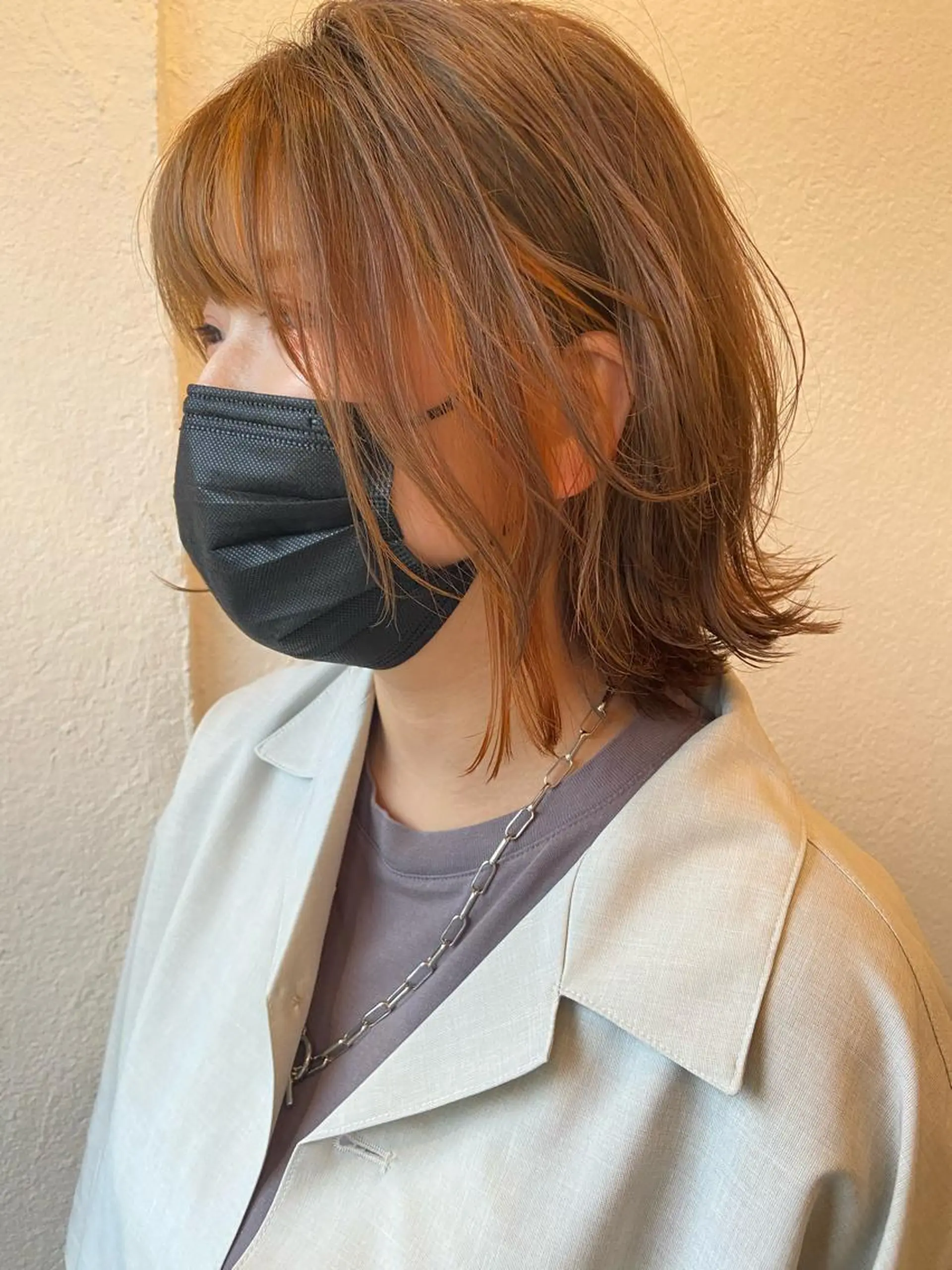 ミディアム カラー ブリーチ インナーカラー イエローカラー レイヤーカット カット ヘアカラー 入江 志穂のヘアスタイル