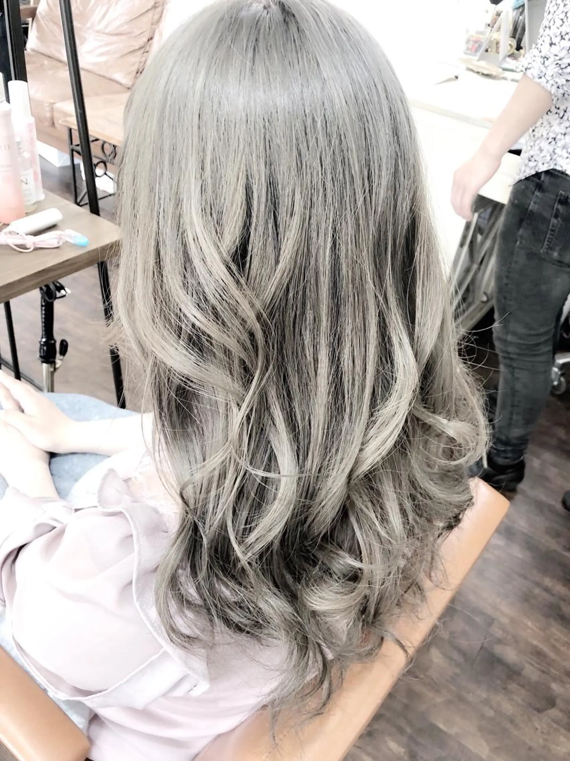 カラー ブリーチ グレージュ ヘアカラー トリートメント ヘッドスパ グレージュ/髪質改善 Yamato.hのヘアスタイル