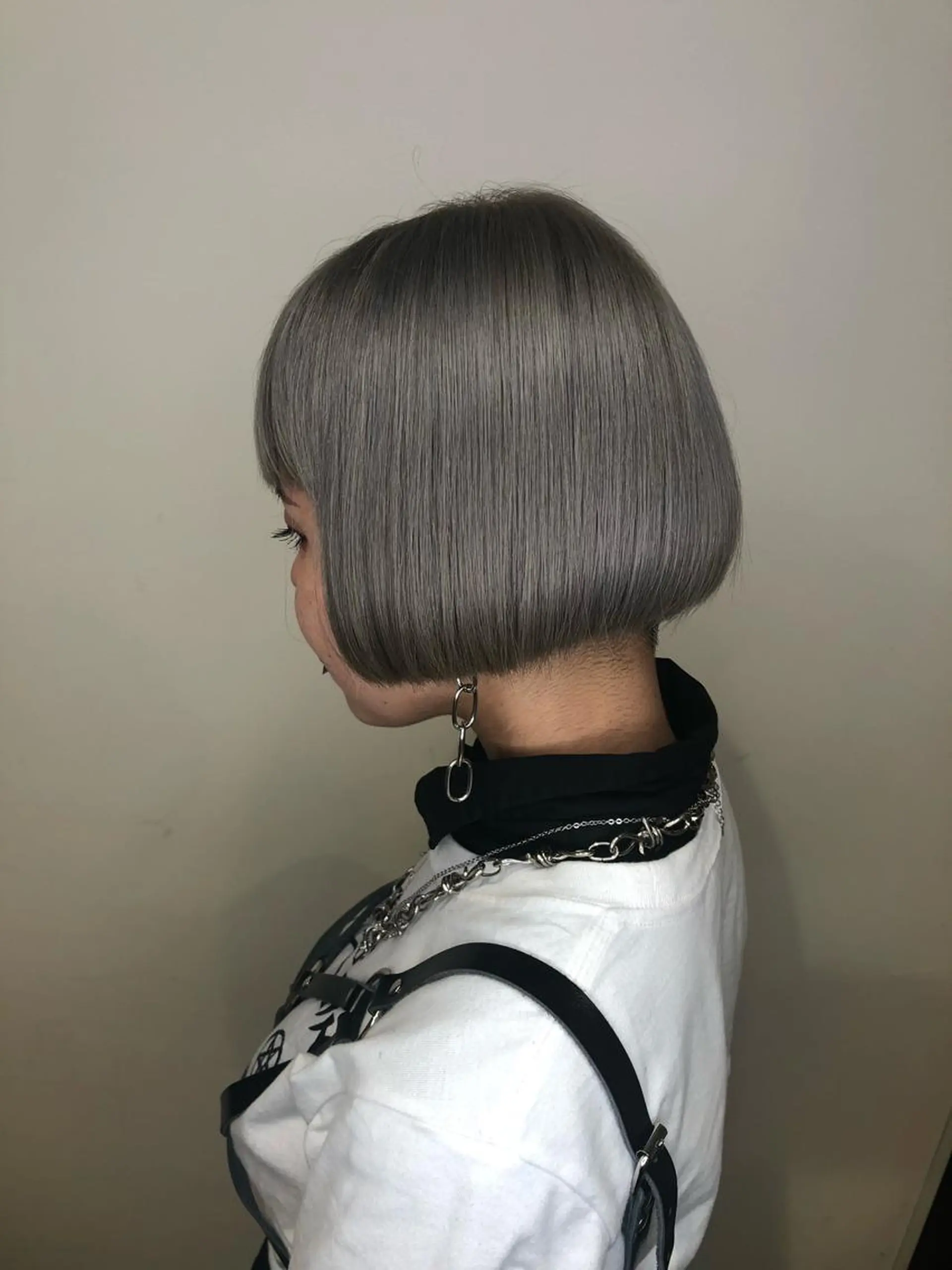 ミディアム カラー ウルフカット／吉村 桃子のヘアスタイル