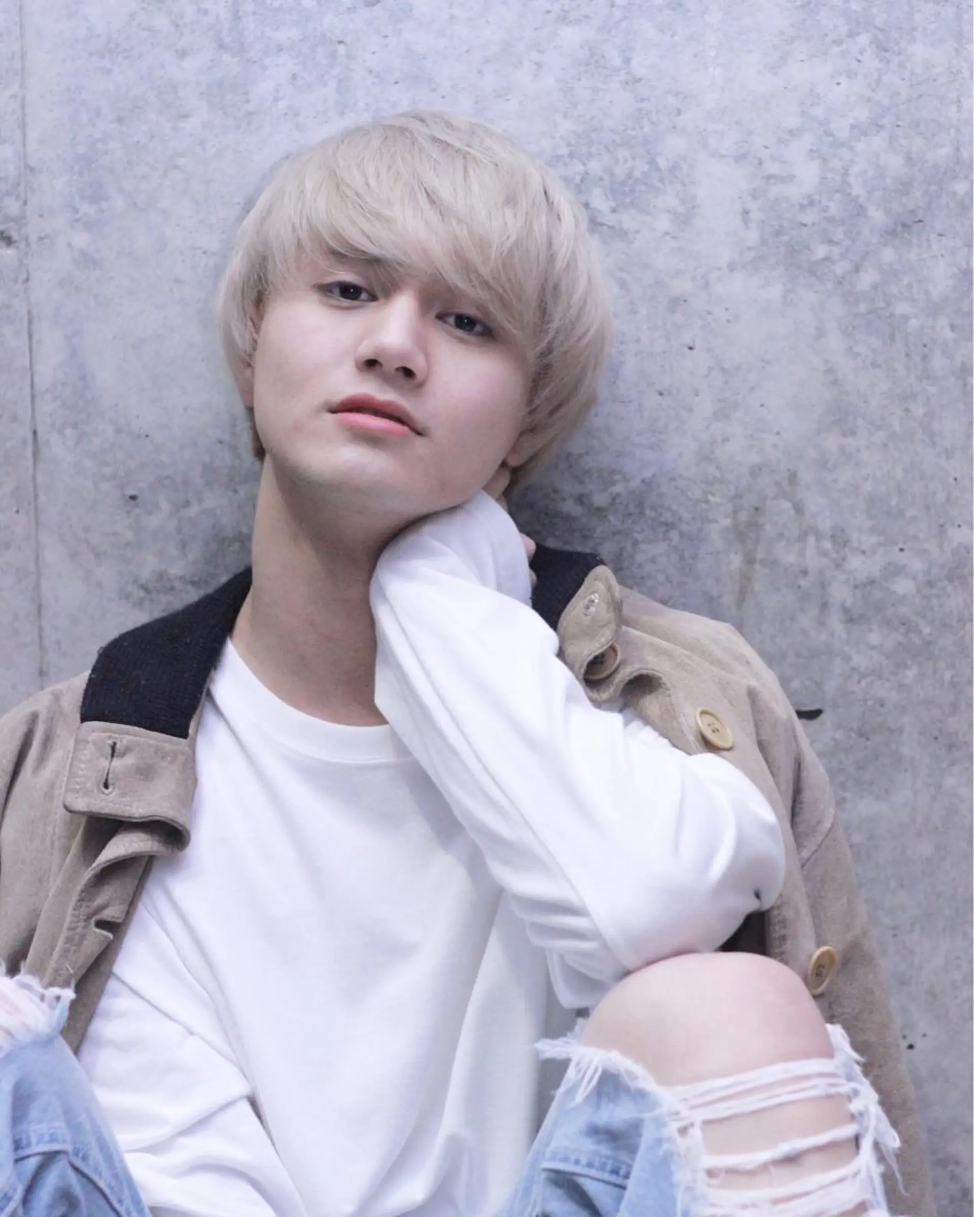 ショート カラー メンズ メンズブリーチ アッシュ ブリーチ ホワイトアッシュ cachecache所属・及川 光のヘアスタイル