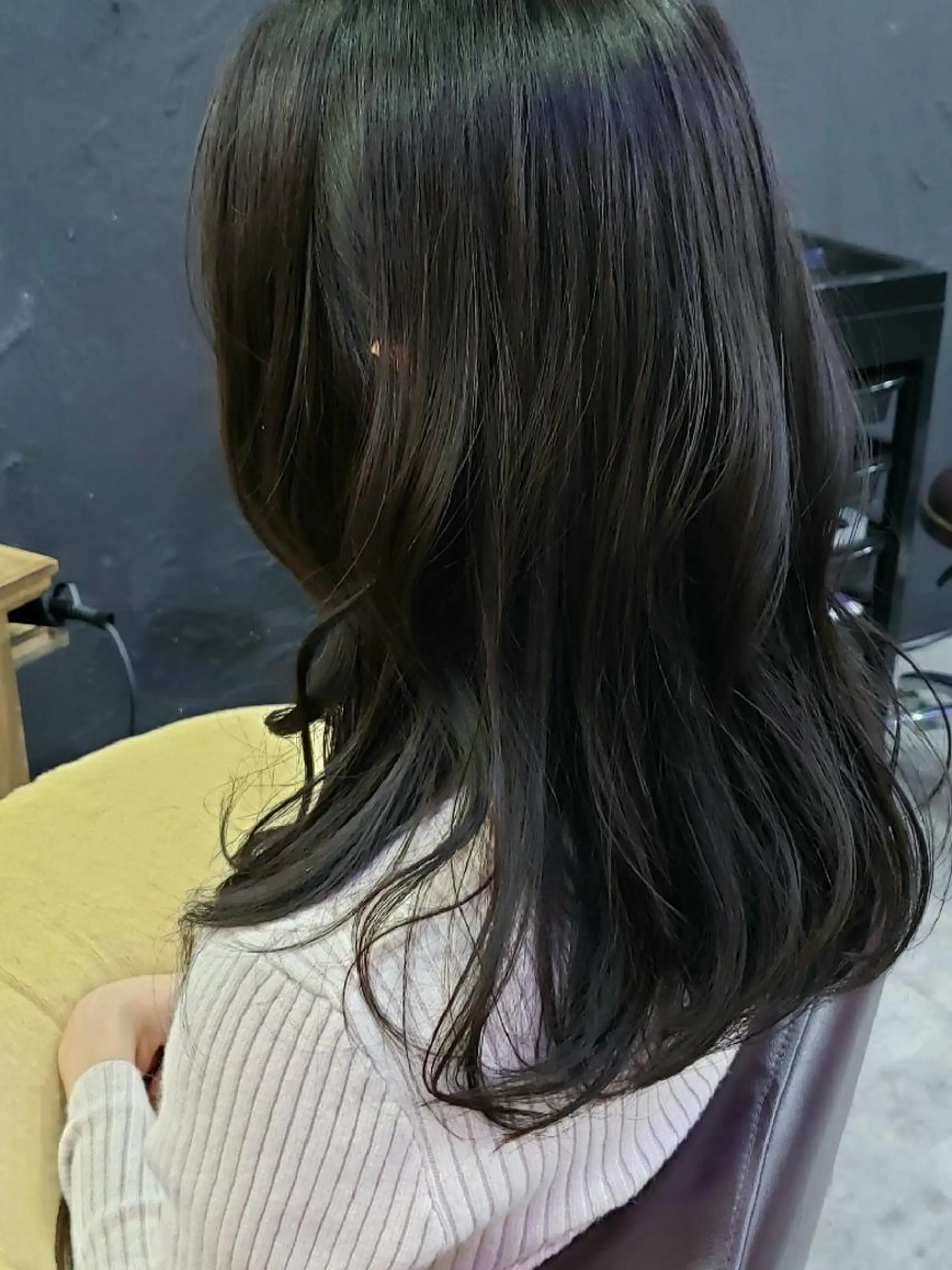 ミディアム カラー 黒髪 ブルーカラー ブルーブラック カット ヘアカラー トリートメント tha salon【ザ サロン】所属・柴田 えいじのヘアスタイル