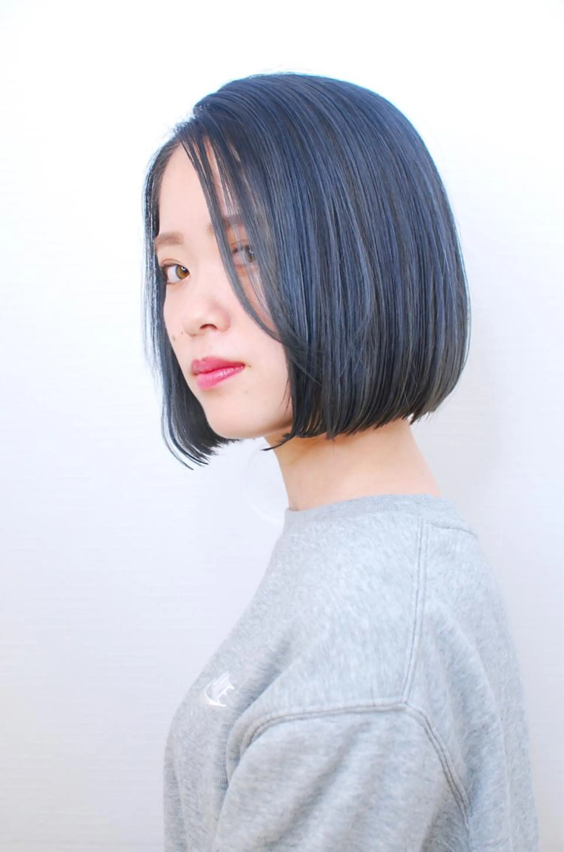 ショート カラー ブリーチ ブルーカラー ブルージュ ブリーチなしカラー ボブ カット ヘアカラー 門田 恭弥のヘアスタイル