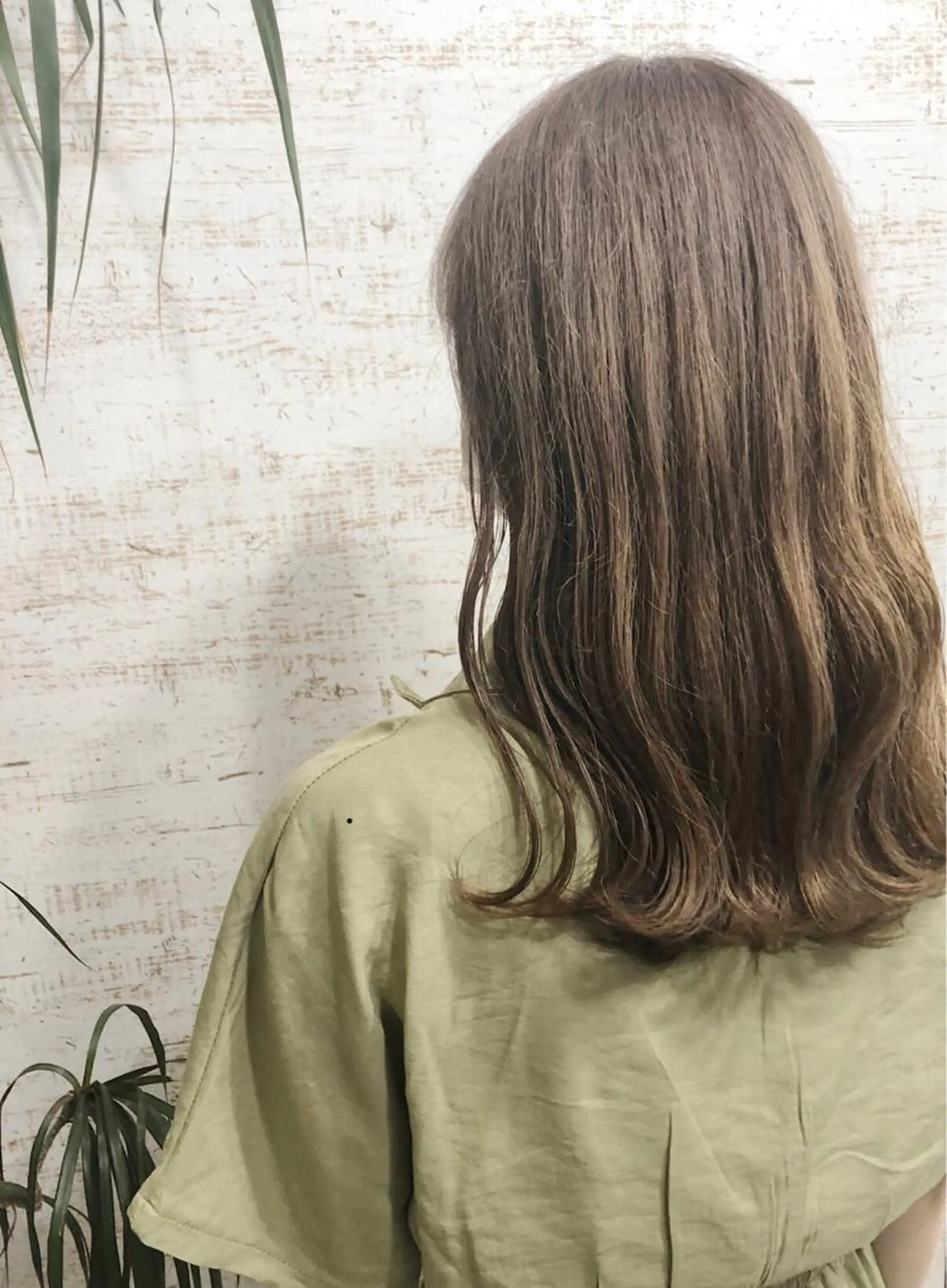 セミロング カラー ケアブリーチ /髪質 改善/古橋圭史郎のヘアスタイル