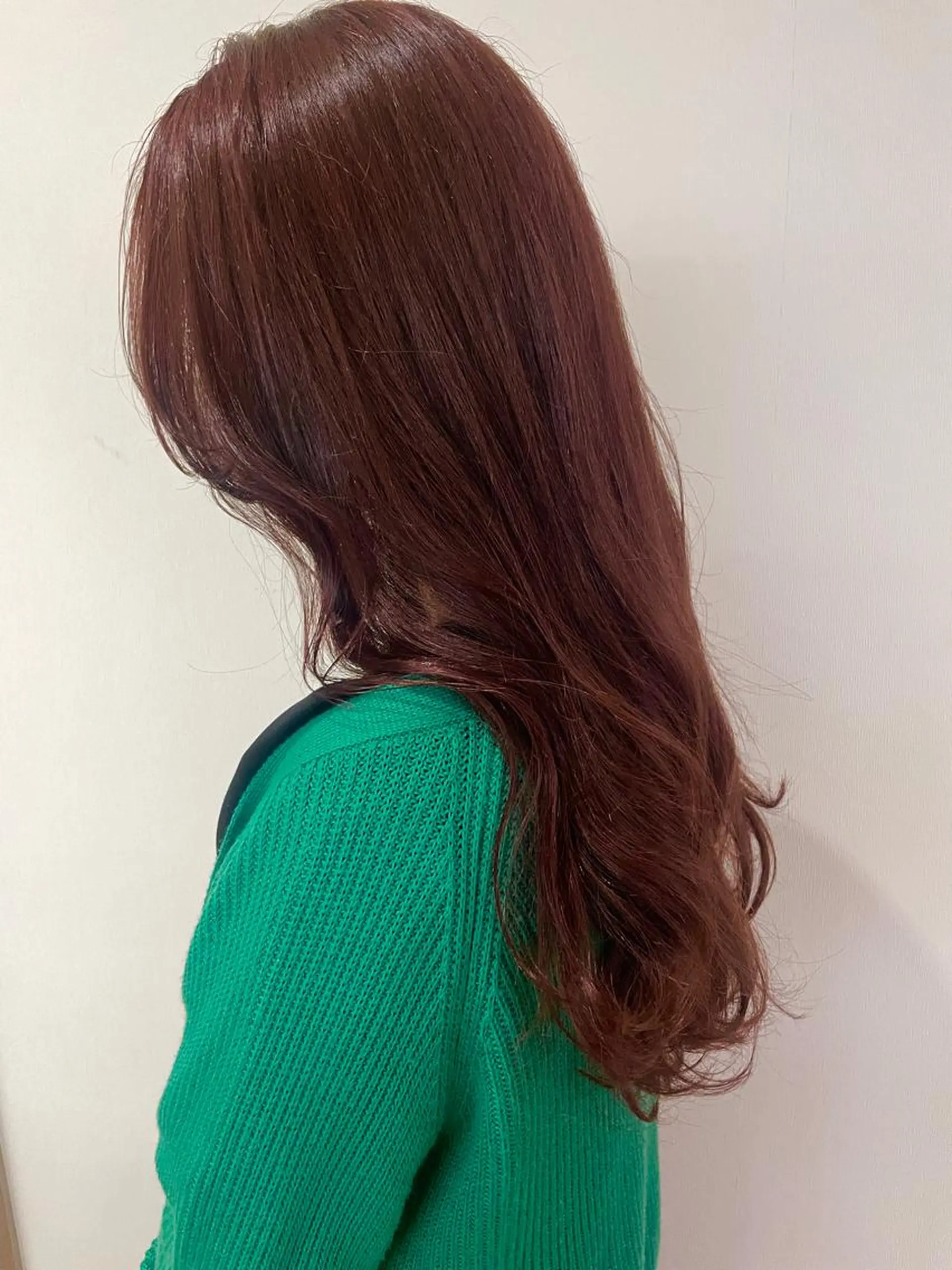 ロング カラー 三浦 瑠璃のヘアスタイル