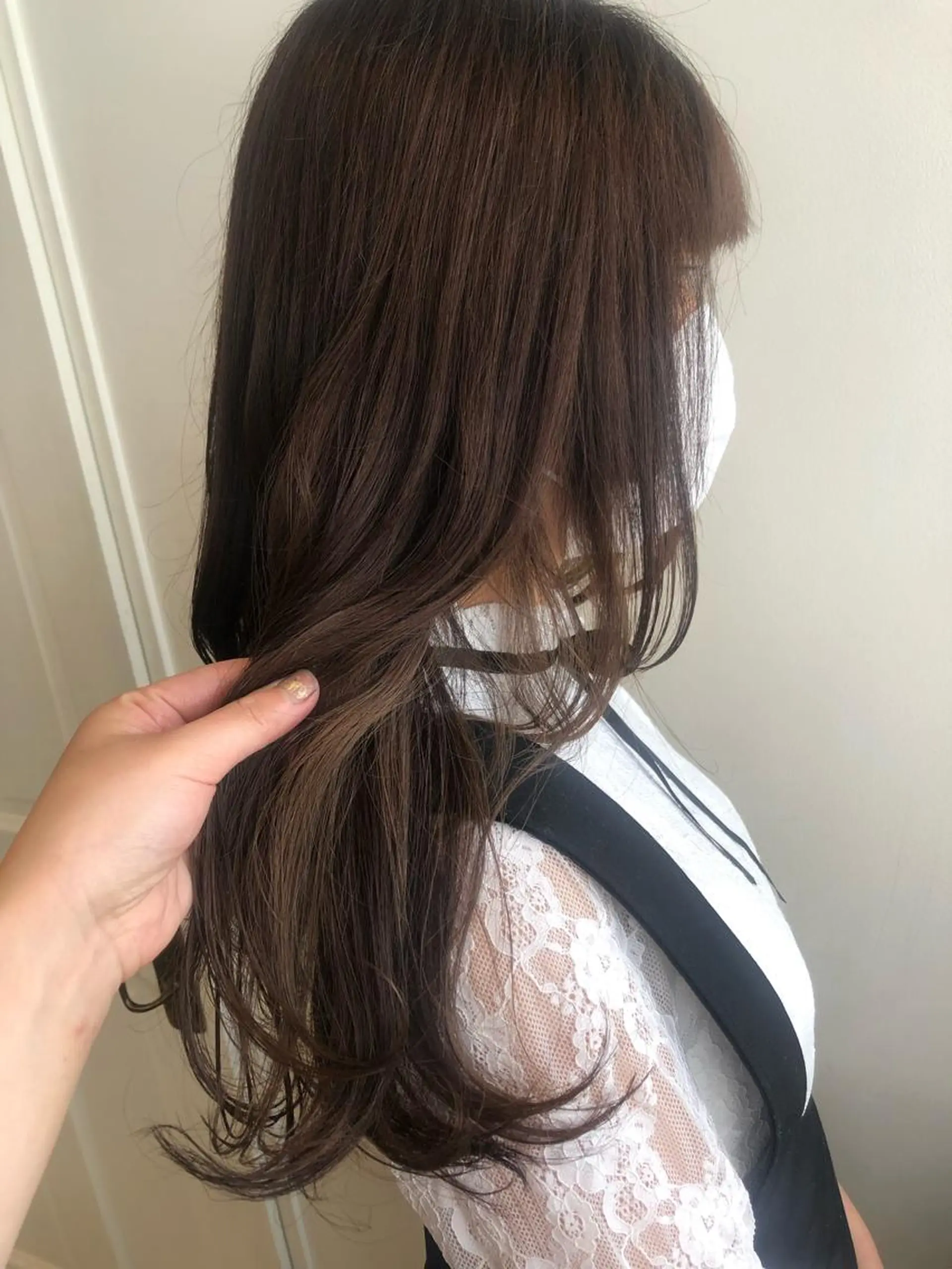 ロング カラー ヘアカラー トリートメント MIOベージュカラー 柔らかいカラーのヘアスタイル