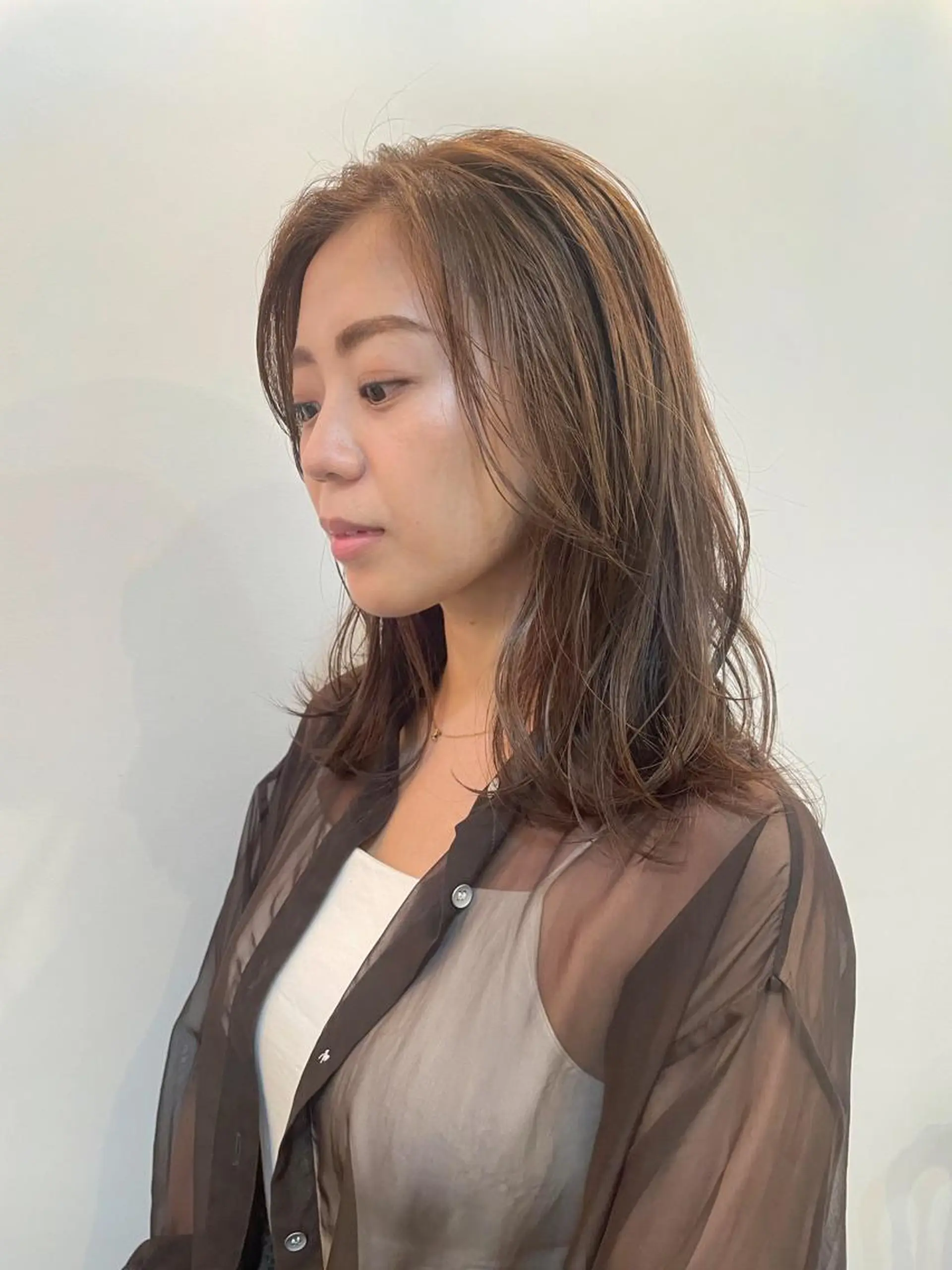 ミディアム カラー ベージュカラー カット ヘアカラー トリートメント HIROKI ” stylistのヘアスタイル