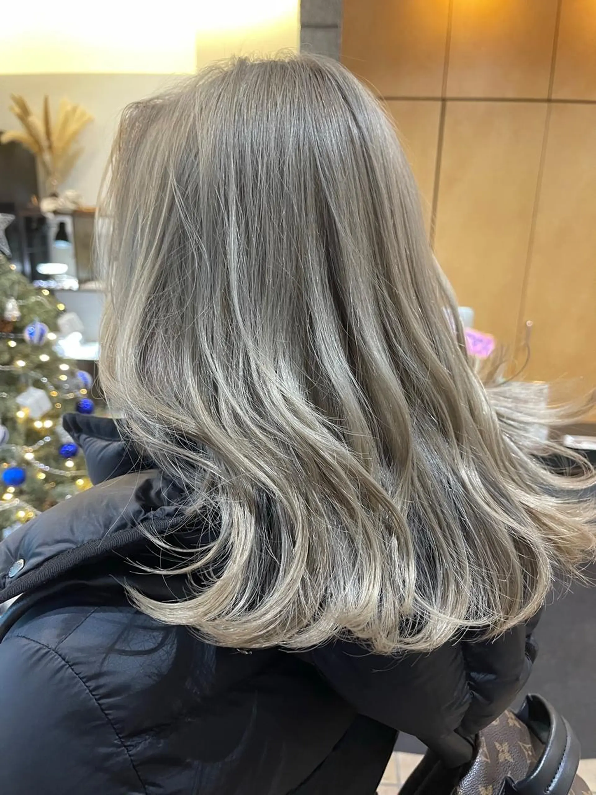 セミロング カラー グレージュ ハイトーンカラー ヘアカラー olino 【オリノ】西田辺のヘアスタイル