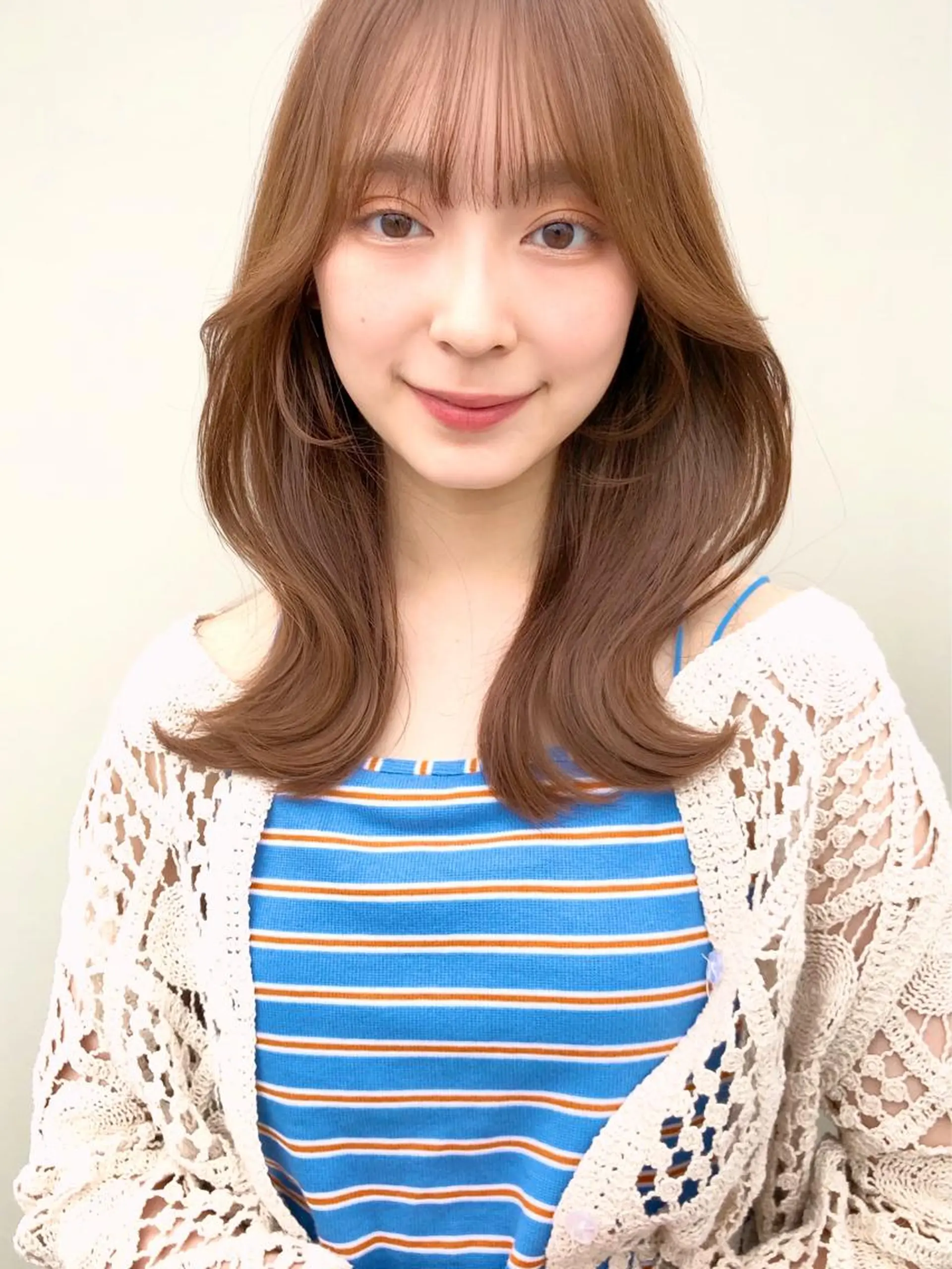 セミロング カラー ベージュカラー くびれヘア 韓国風ヘア カット ヘアカラー トリートメント トレンドヘア🌿 chinariのヘアスタイル