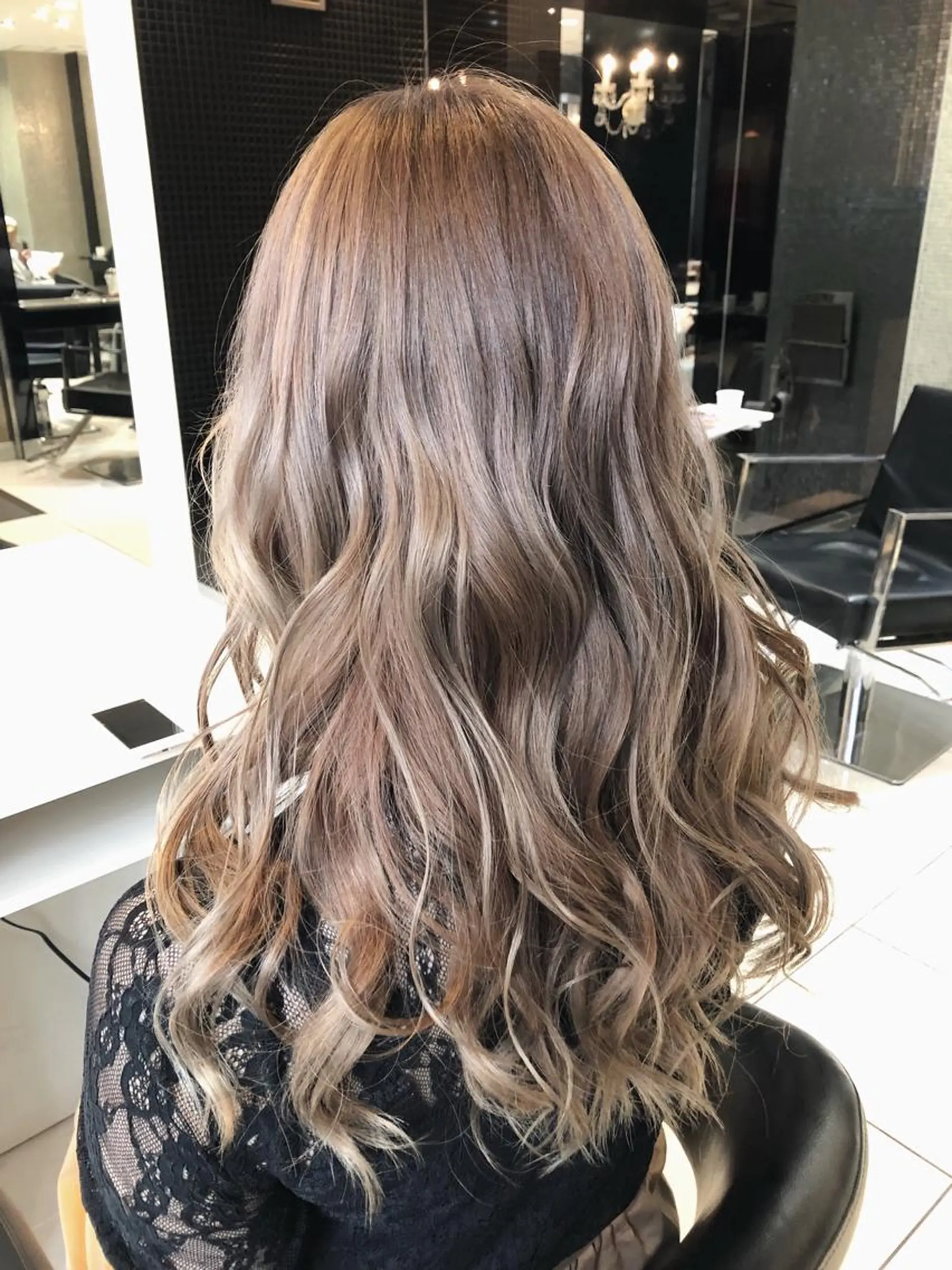 ロング カラー ベージュカラー ミルクティーベージュ 女性リピ90%🍨 🩷佐藤みずきのヘアスタイル