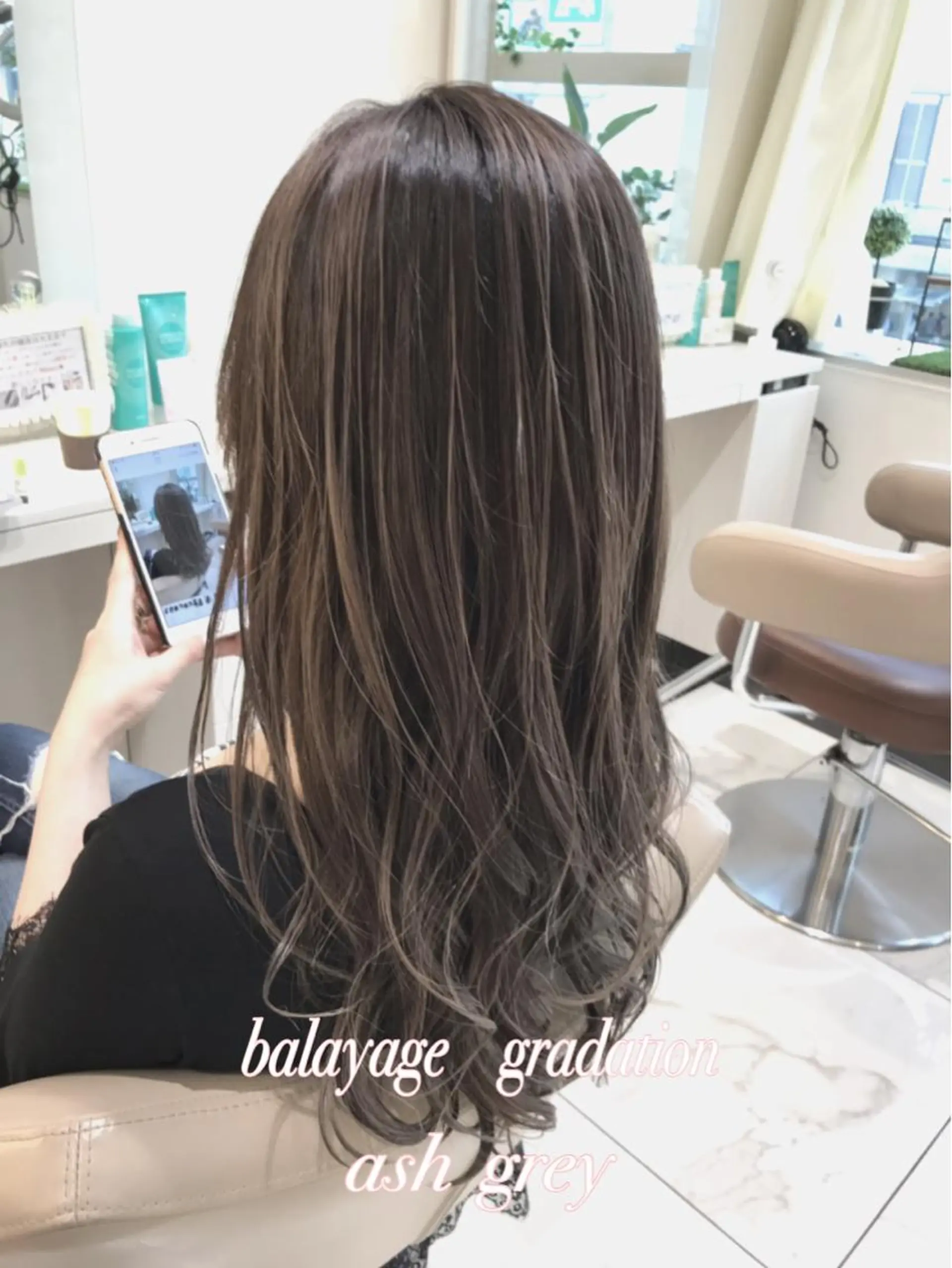 セミロング カラー アッシュ アッシュグレー バレイヤージュ グラデーションカラー レイヤーカット カット ヘアカラー 山崎俊輔/髪質改善 /バレイヤージュのヘアスタイル