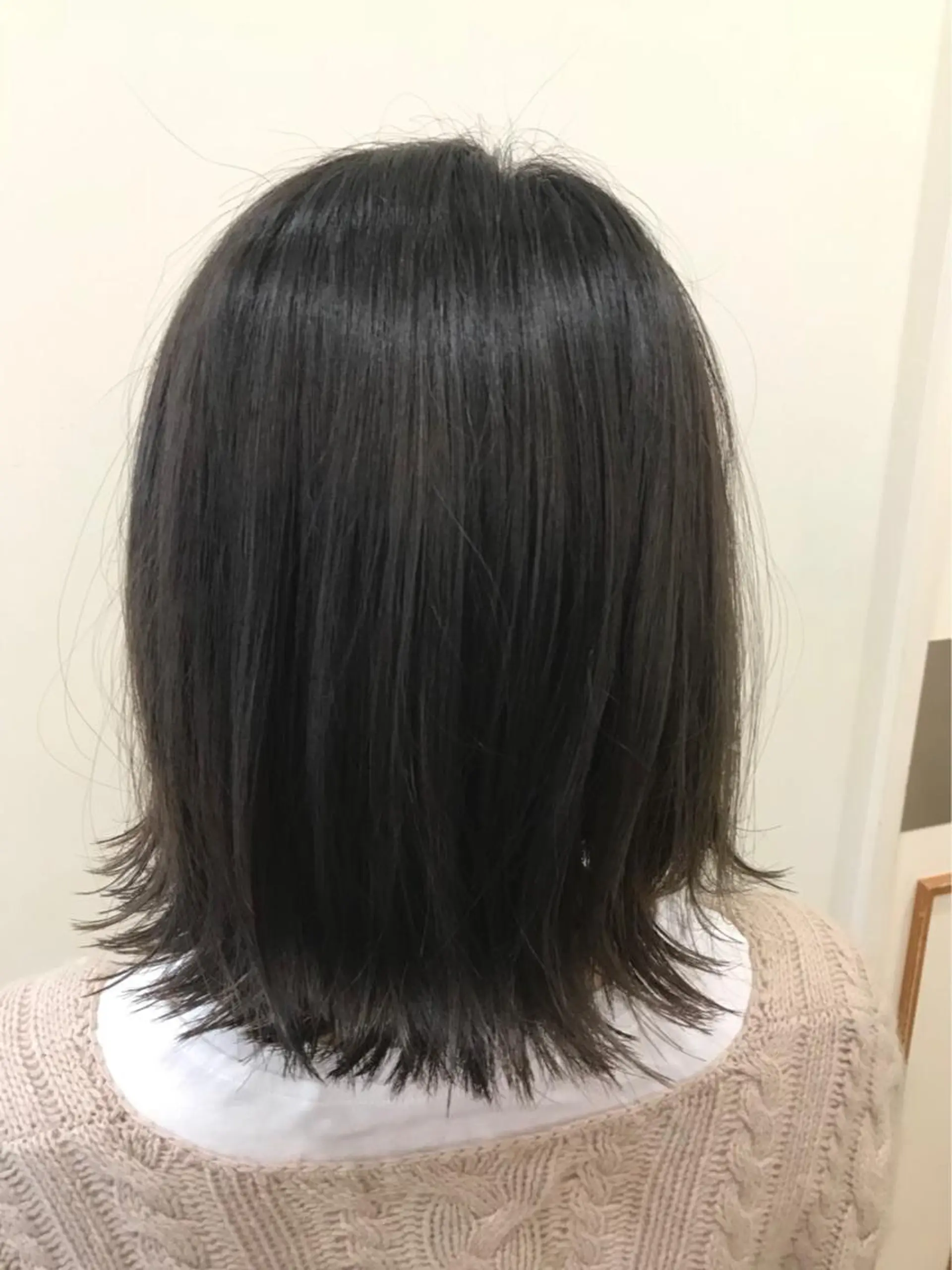 ショート カラー アッシュ 透明感カラー オリーブアッシュ カット ヘアカラー 縮毛矯正 トリートメント ぱつっとボブ/ 小野あかねのヘアスタイル