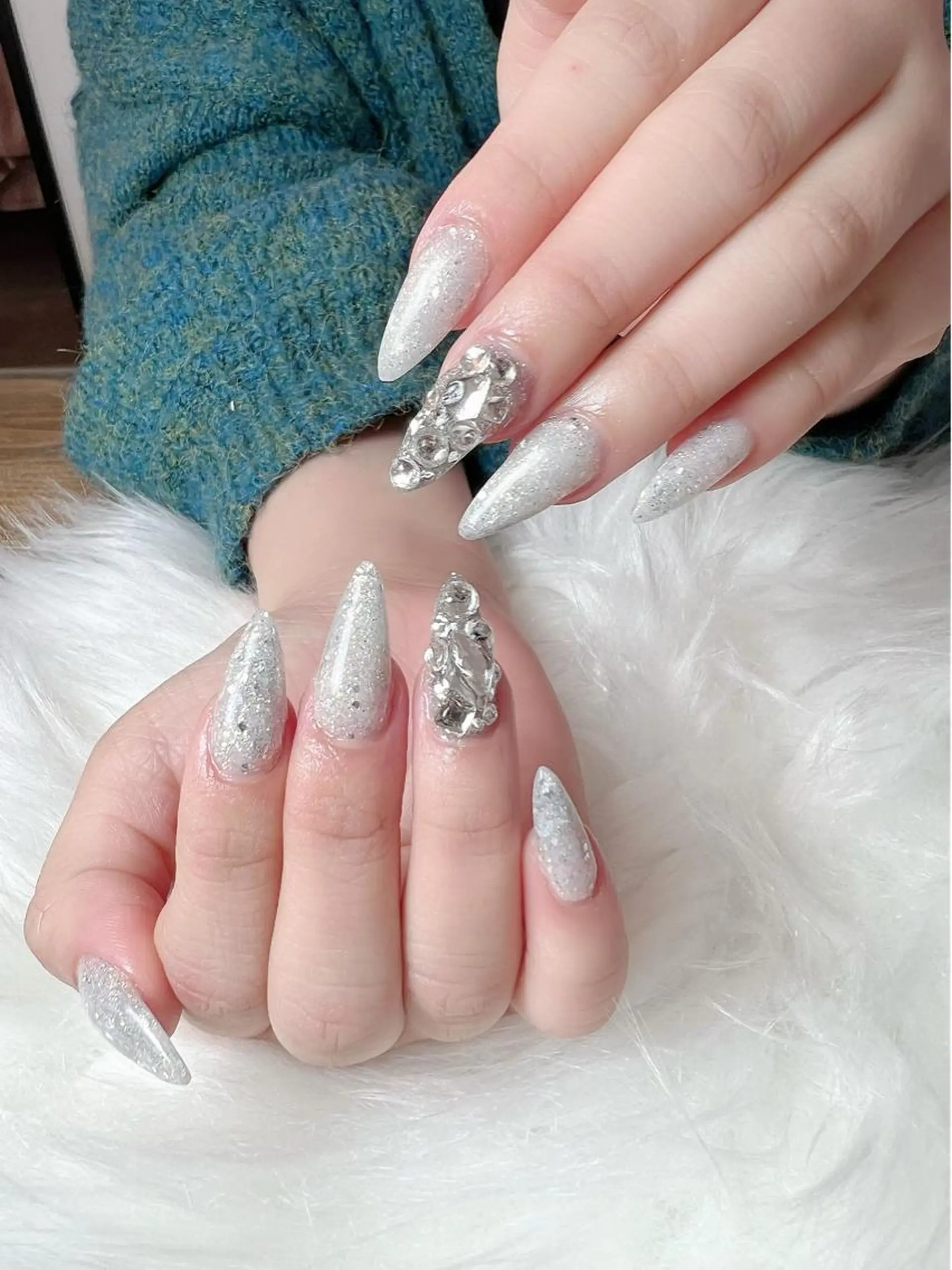 ネイル ラメ(グリッター) スカルプネイル ストーンネイル シェヌネイル JURAのネイルデザイン