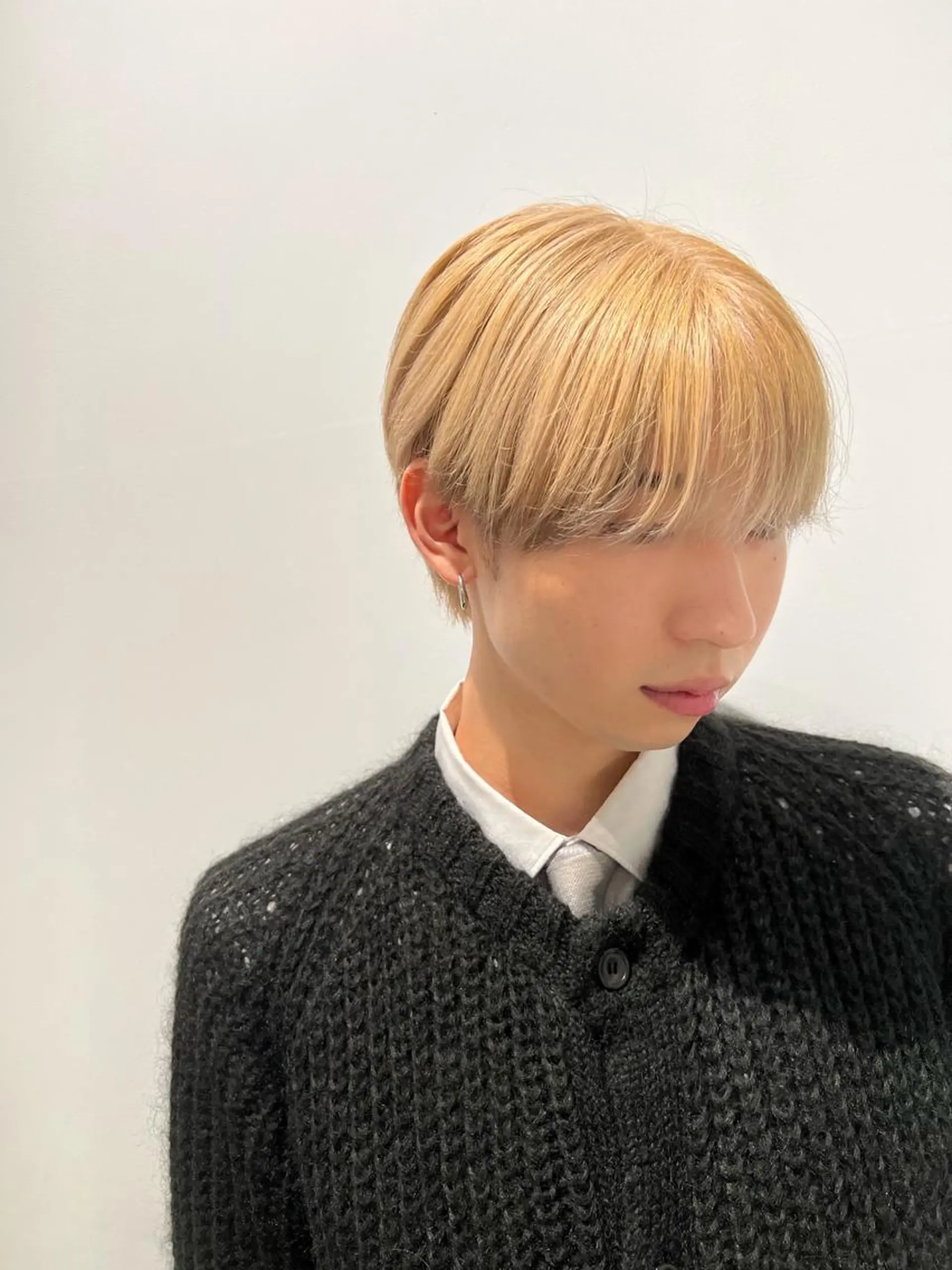 ショート カラー メンズ メンズブリーチ センターパート メンズハイライト メンズハイトーン メンズ韓国風 カット ヘアカラー メンズStylist 山根慧のヘアスタイル