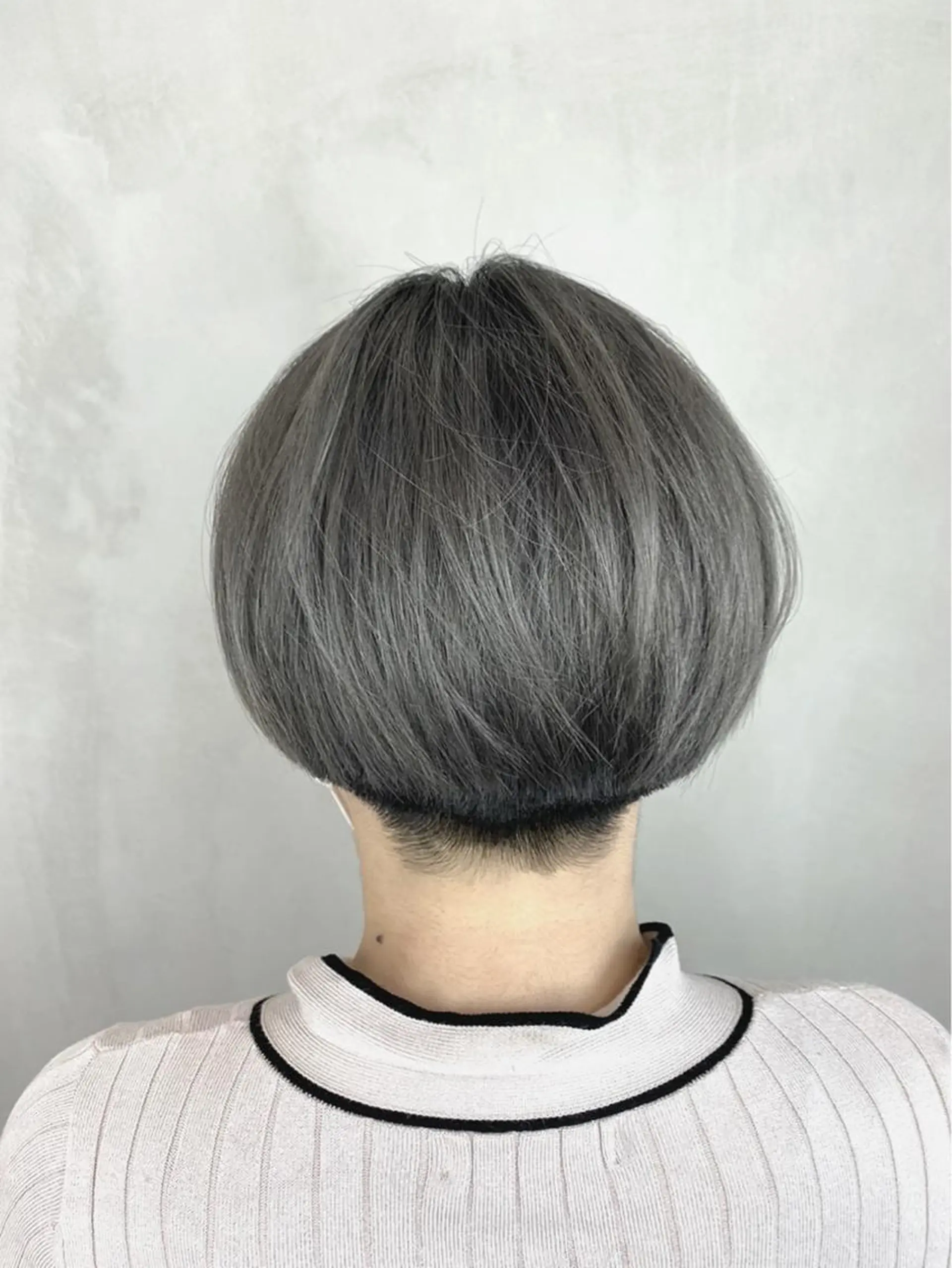 カラー シルバー MUK ムクのヘアスタイル