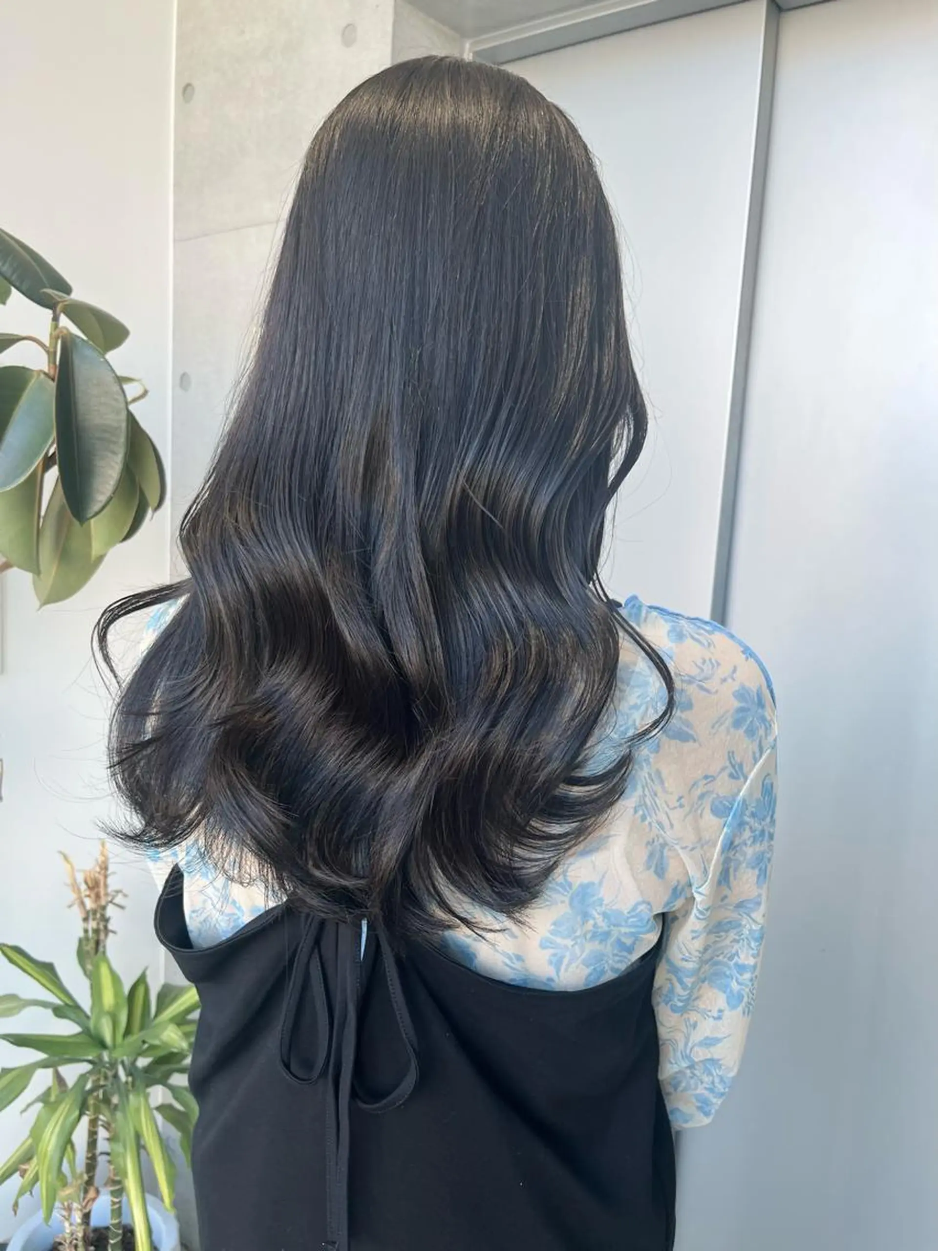 ロング カラー パーマ ヘアアレンジ ヘアカラー トリートメント 透明感/オリーブ/ グレージュ/YUKAのヘアスタイル