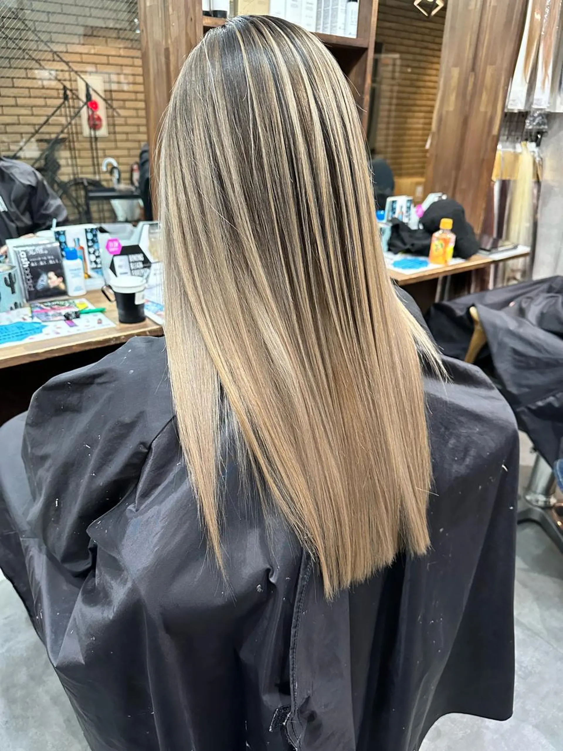 ロング カラー カット ヘアカラー トリートメント ヘアセット 難波ブリーチカラー 伊藤洋輝のヘアスタイル