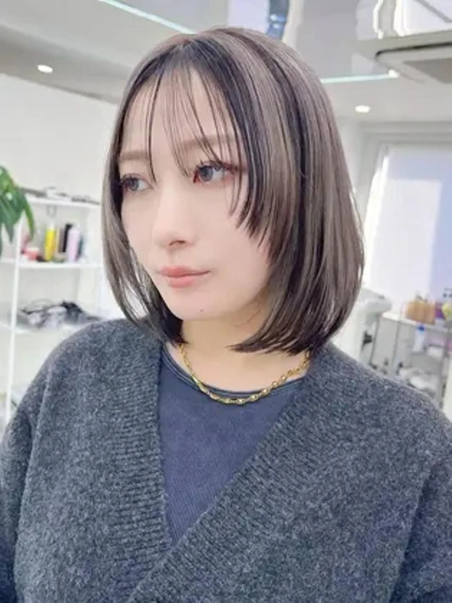 カラー ミディアム アディクシーカラー アッシュ バレイヤージュ ベージュカラー ブルーカラー 女性専用サロン梅田 髪質改善カラーakiのヘアスタイル