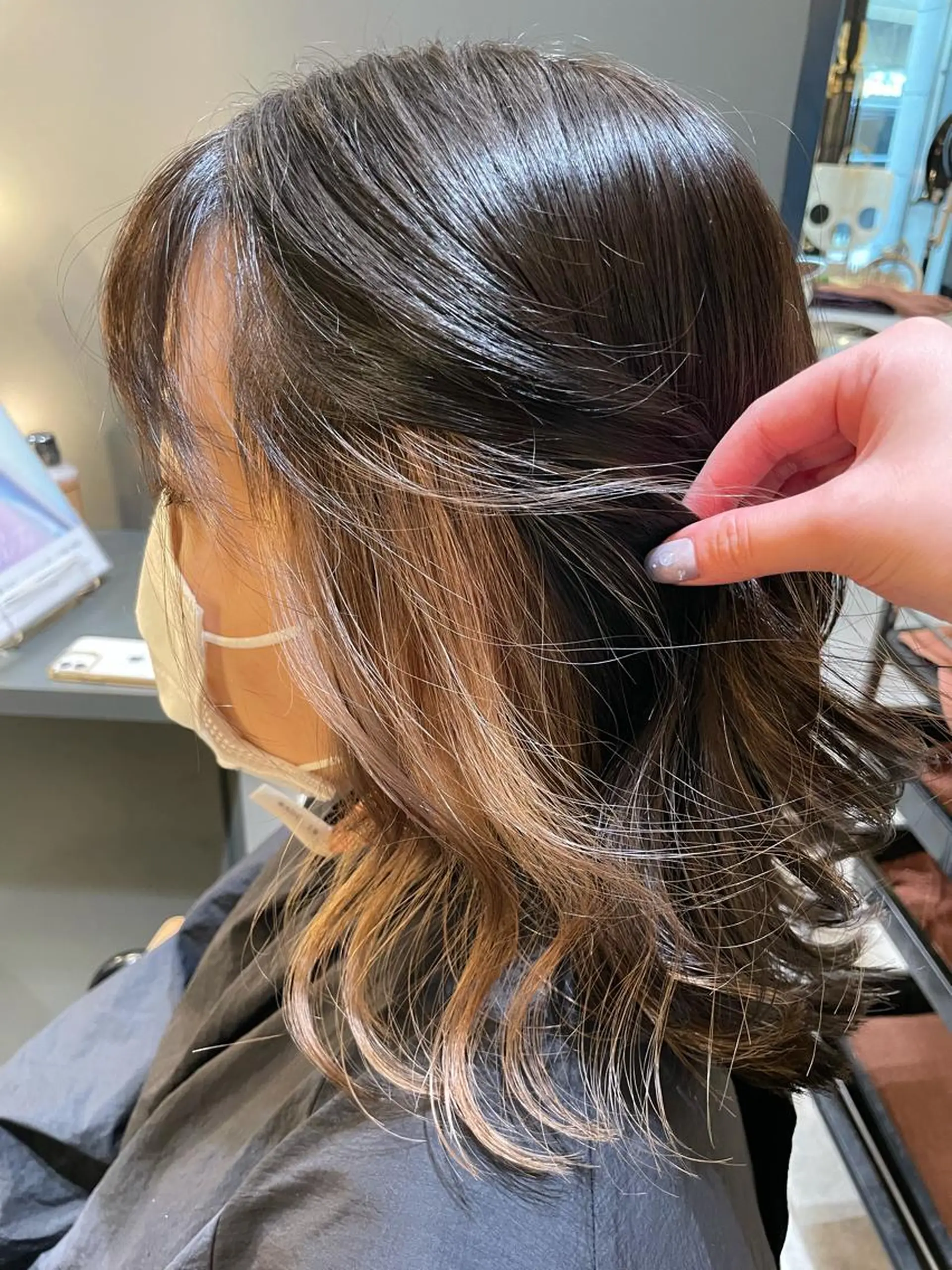 ミディアム 横山 菜摘のヘアスタイル