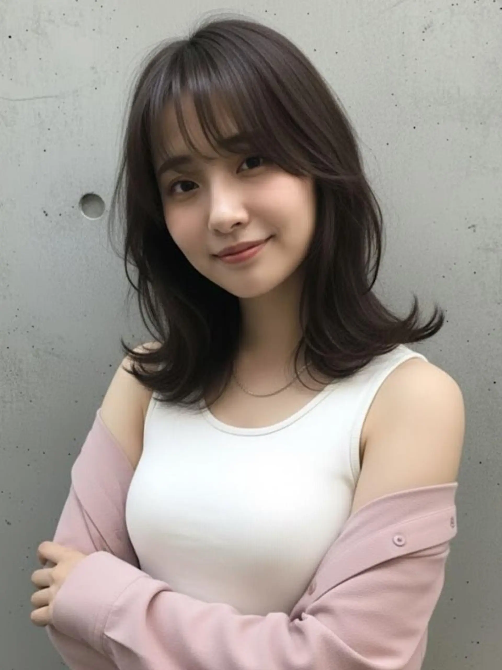 ミディアム カラー アッシュ くびれヘア レイヤーカット 外ハネヘア カット ヘアカラー ヘアサロン エム渋谷のヘアスタイル