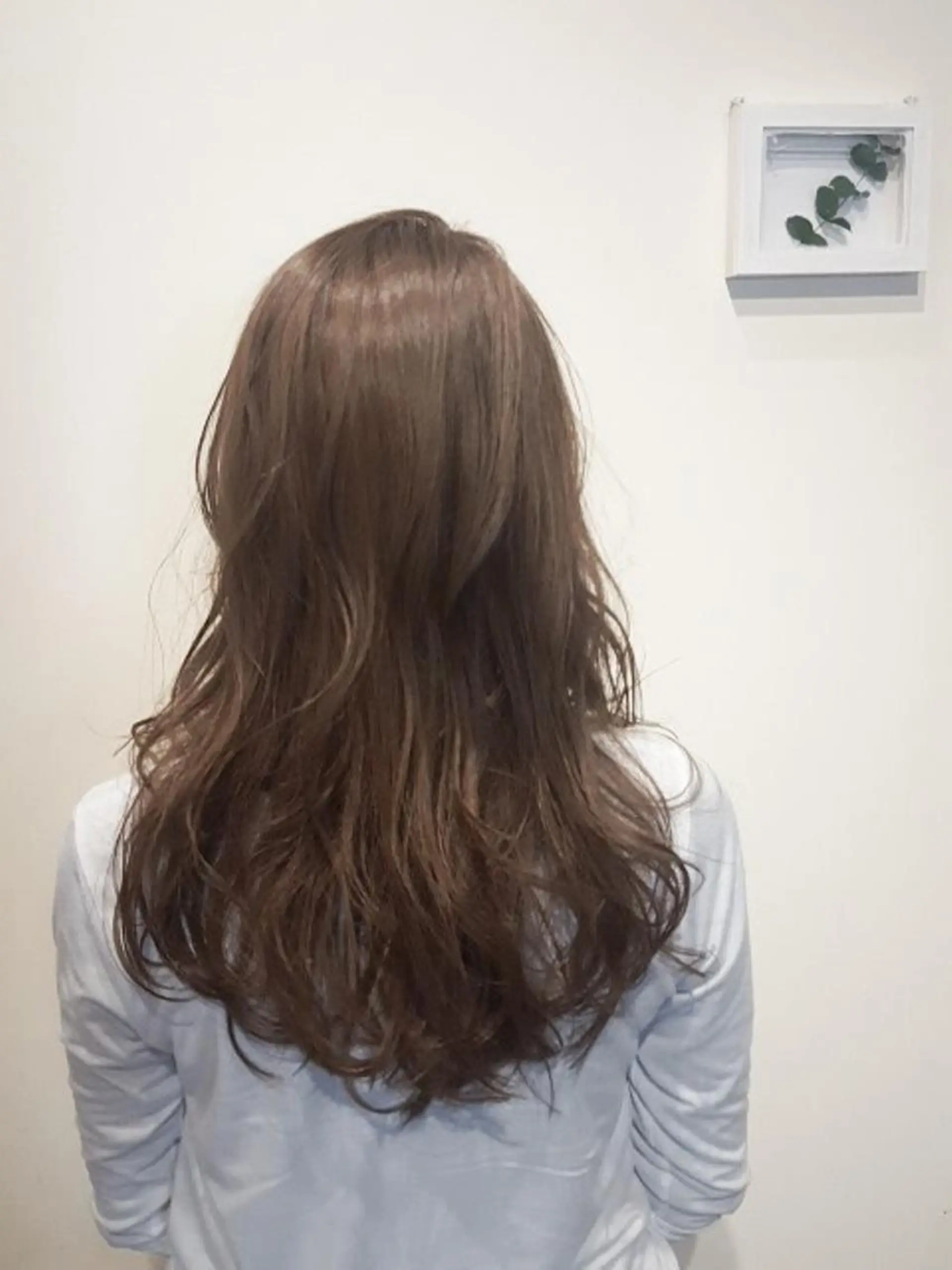 ロング カラー グレージュ 尾野 恭平のヘアスタイル