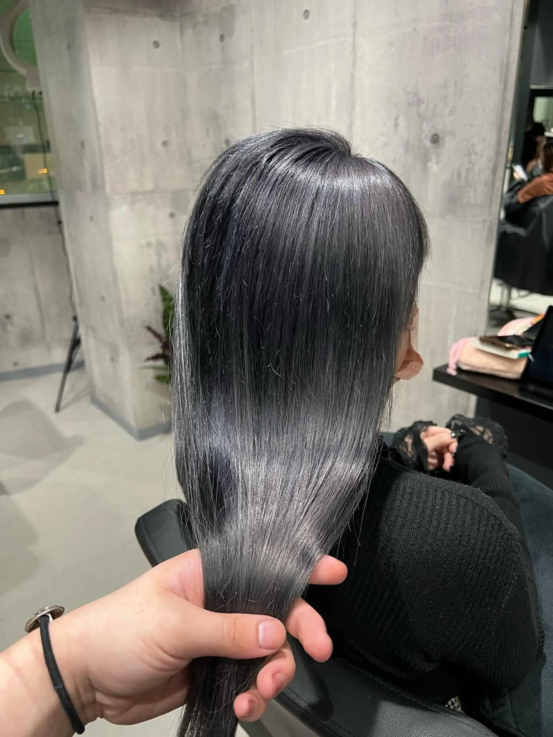 ロング カラー ダークシルバー ハイトーンカラー シルバー mimiiy梅田 中崎町ハイトーンのヘアスタイル