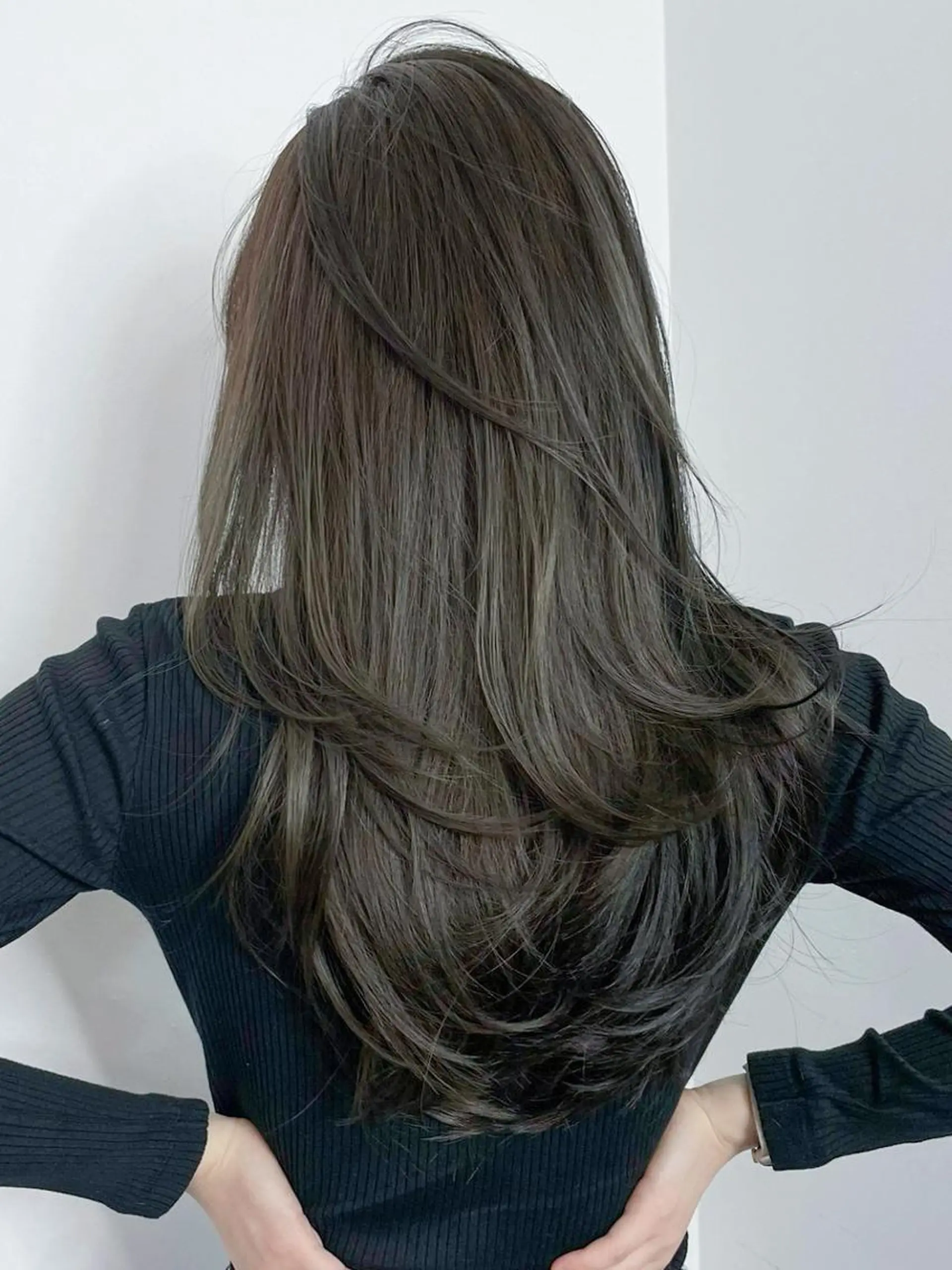 セミロング カラー レイヤーカット ITbyALBUM 八王子店のヘアスタイル